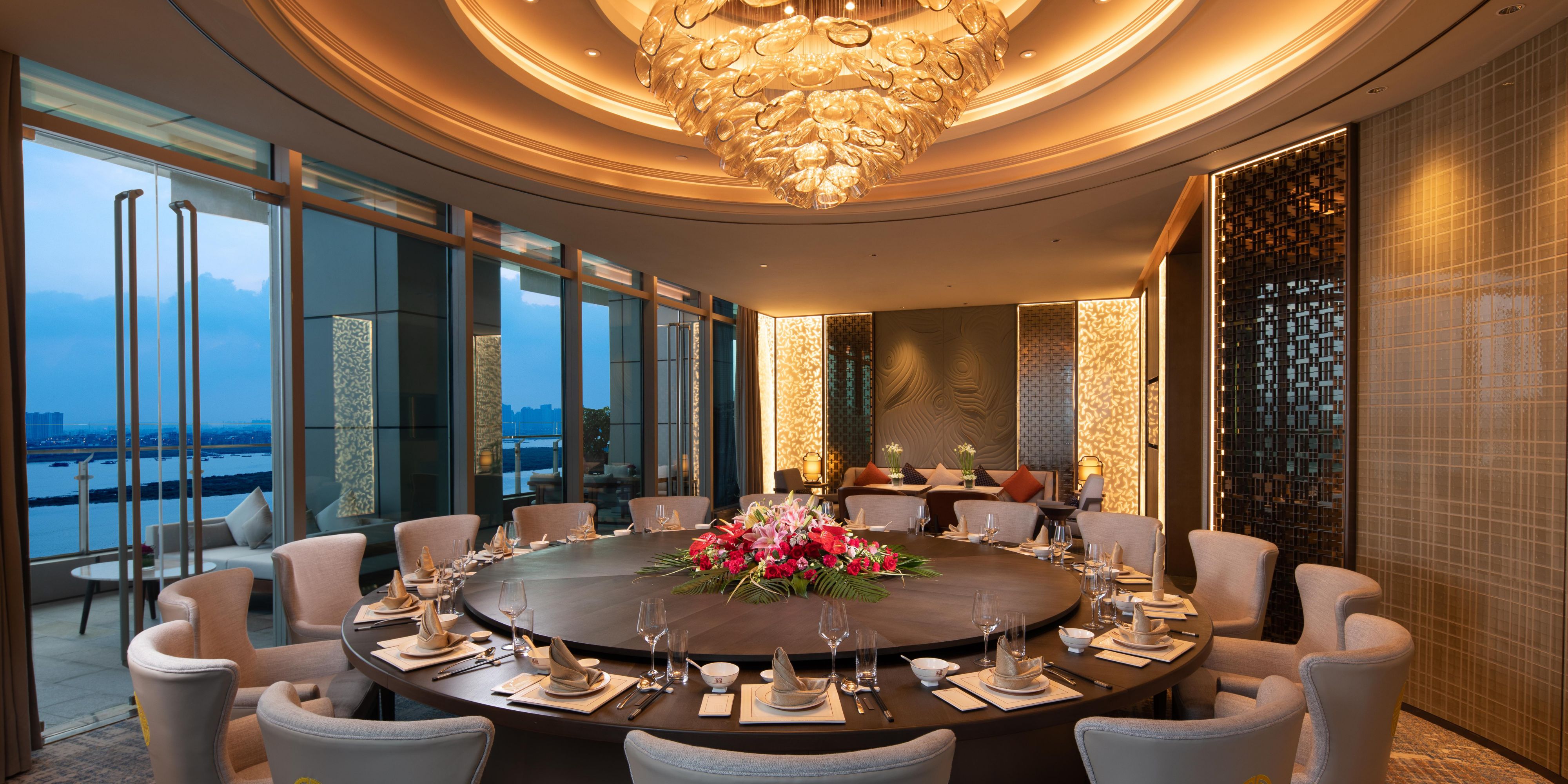 Taifu Restaurant is located on the 5th floor of InterContinental Quanzhou, mainly serving authentic Cantonese cuisine. Taifu Restaurant creates the wonderful taste buds with craftsmanship to become the preferred choice for your business banquets and family gatherings.