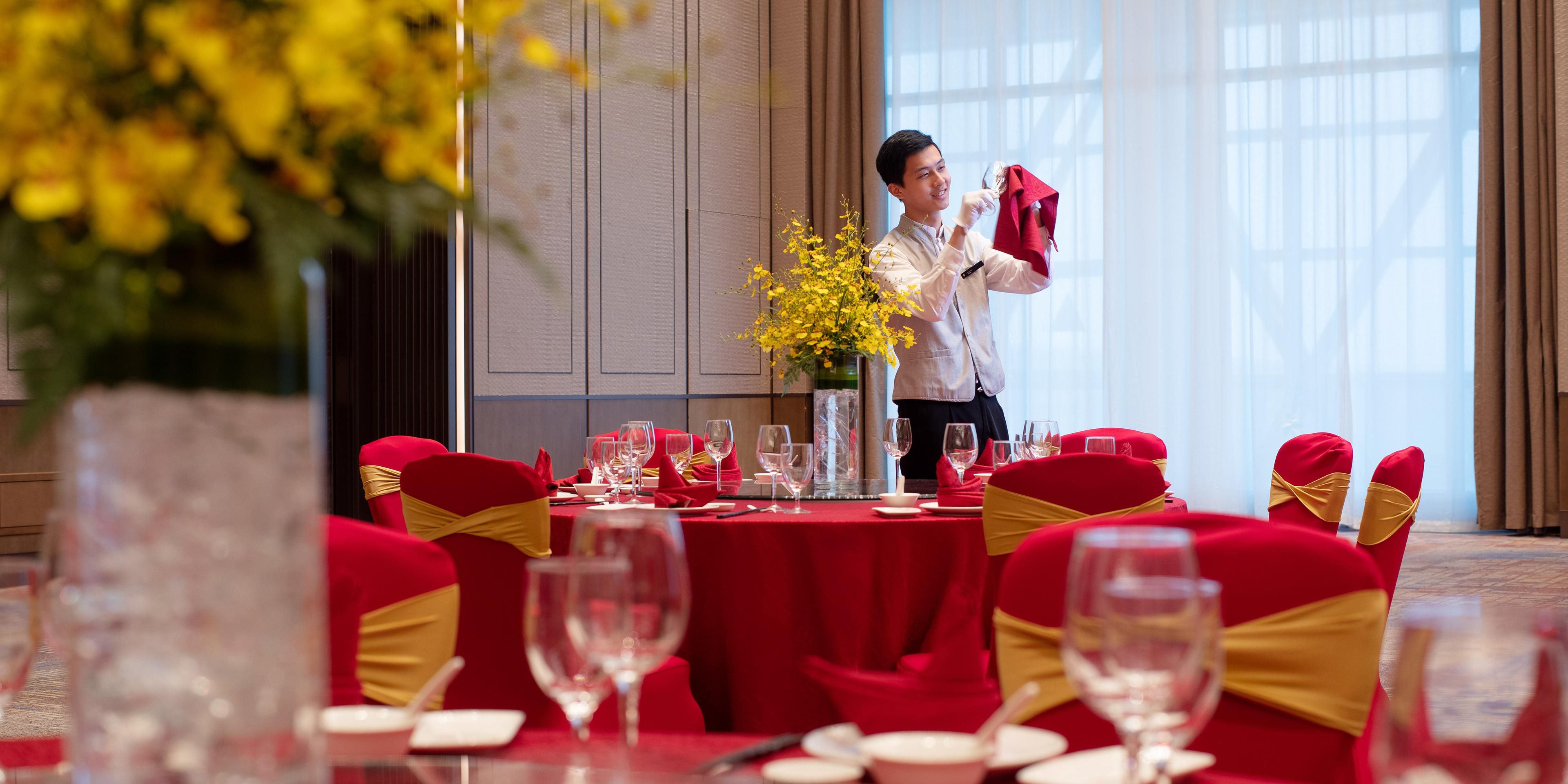 A 1,600 square meters pillars free grand ballroom with automobile elevator, and a over 200 square meters lawn that is spectacular for outdoor wedding. The InterContinental Meetings support team is here to personalize guests’ events, including full catering services.