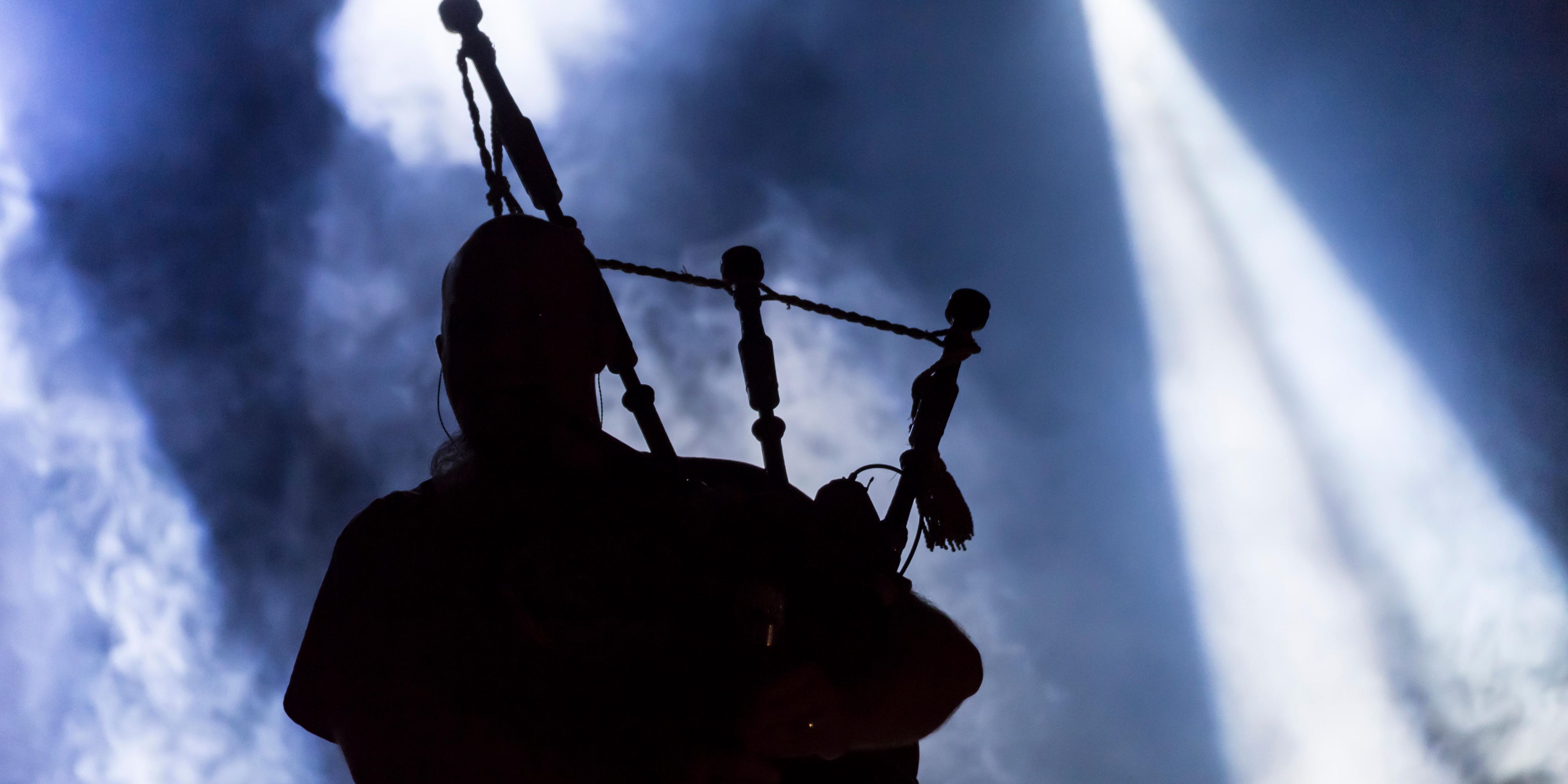 احتفل في اسكتلندا في 24 يناير في عشاء بيرنز الأنيق في قاعة الاحتفالات الكبرى. استمتع بعشاء من ستة أطباق مع الخطاب الاحتفالي إلى هاجيس ، وعروض الفايبر والراقصين الاسكتلنديين الذين تم نقلهم من اسكتلندا ، والخبز المحمص الشهير ، وخاتمة Auld Lang Syne المثيرة.