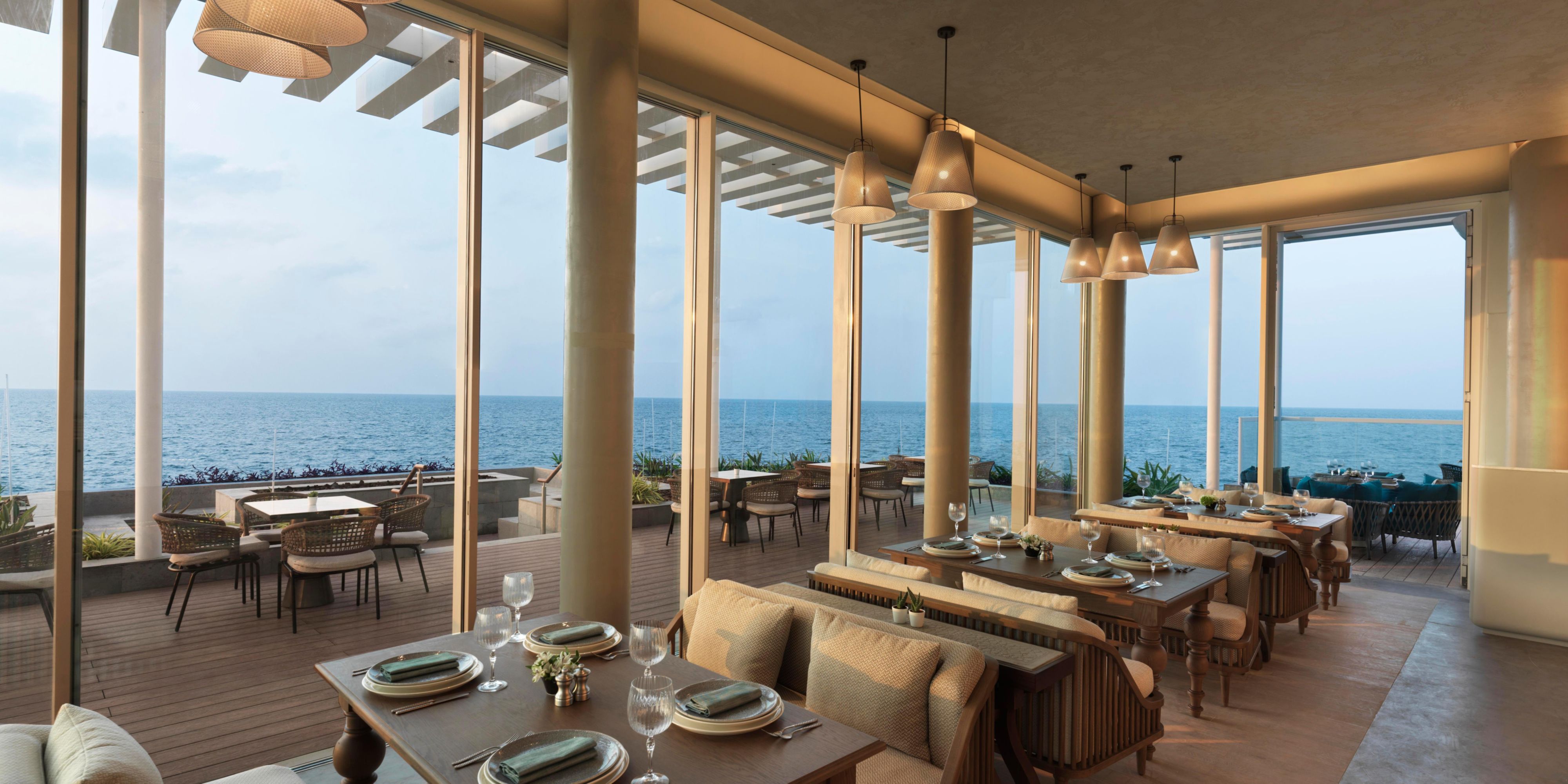 From dinner for two under a starlit sky to dining with 360-degree ocean views, indulge in 
culinary experiences that offer cuisine for any taste, in venues with their own individual stories.