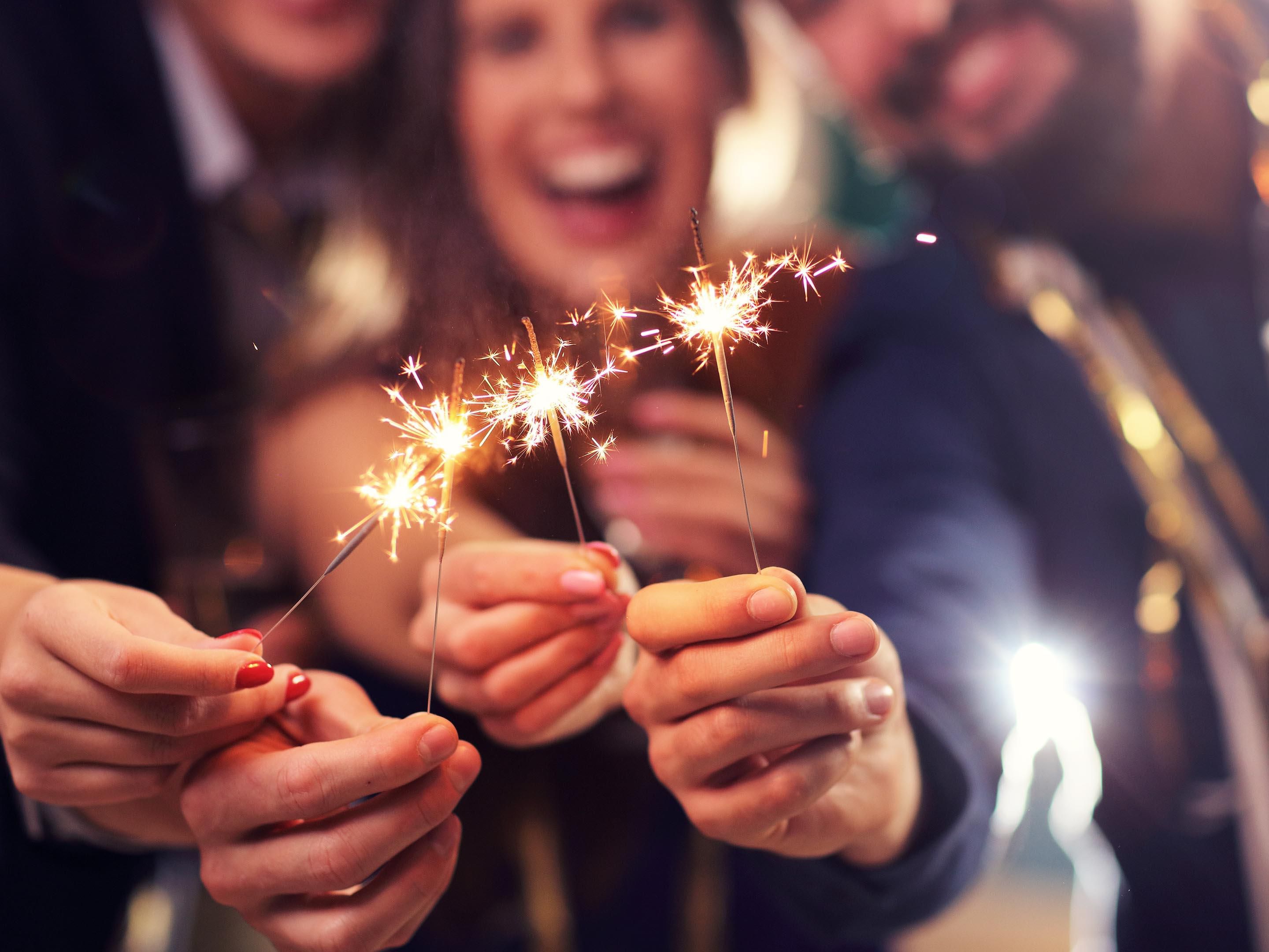 Праздничный человек. Мэй дэй в англии. Дивали фото семья. Ливан население. Celebrated for as.