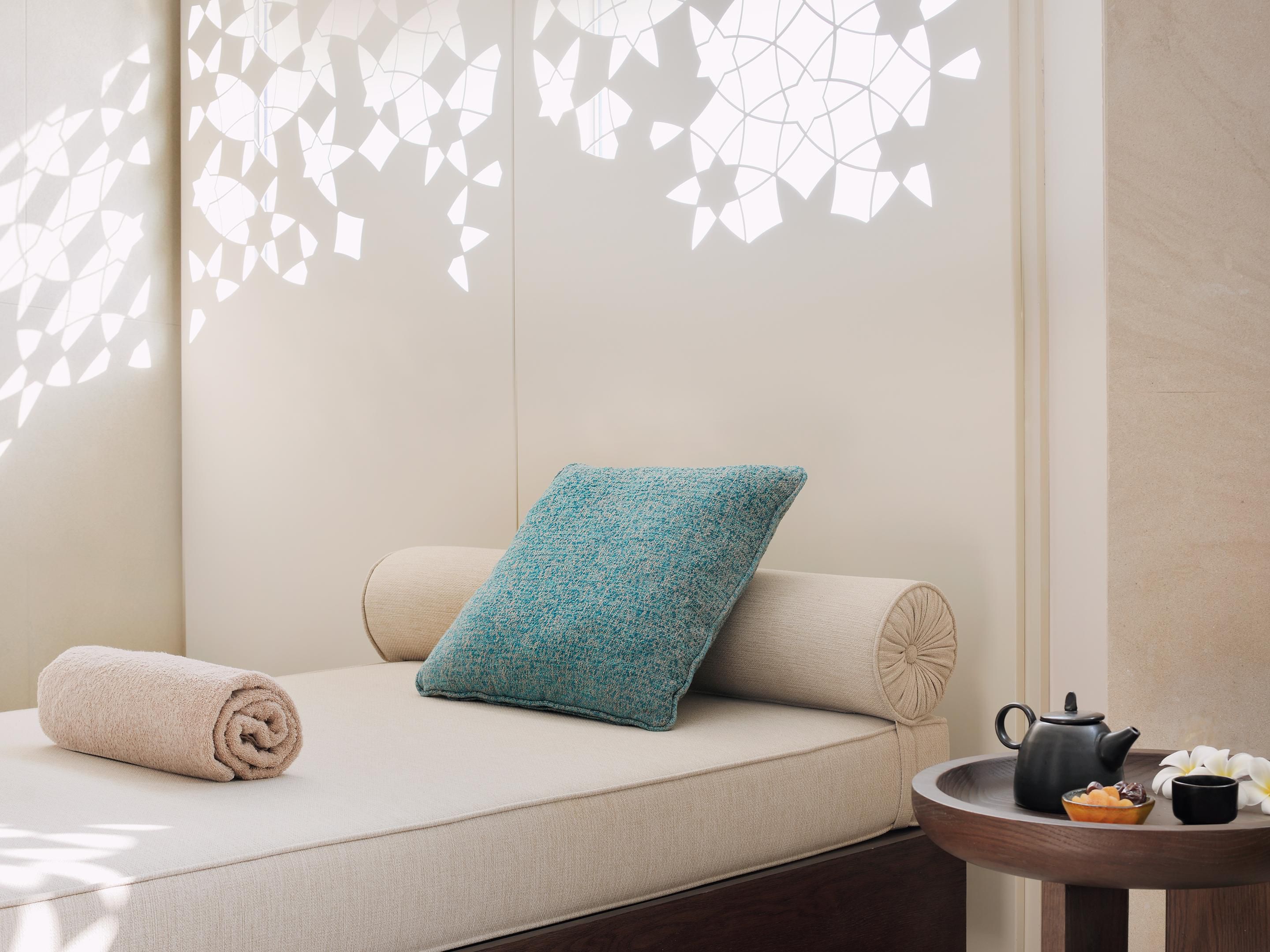 A quiet post-treatment lounge for guests to maximize spa-effect