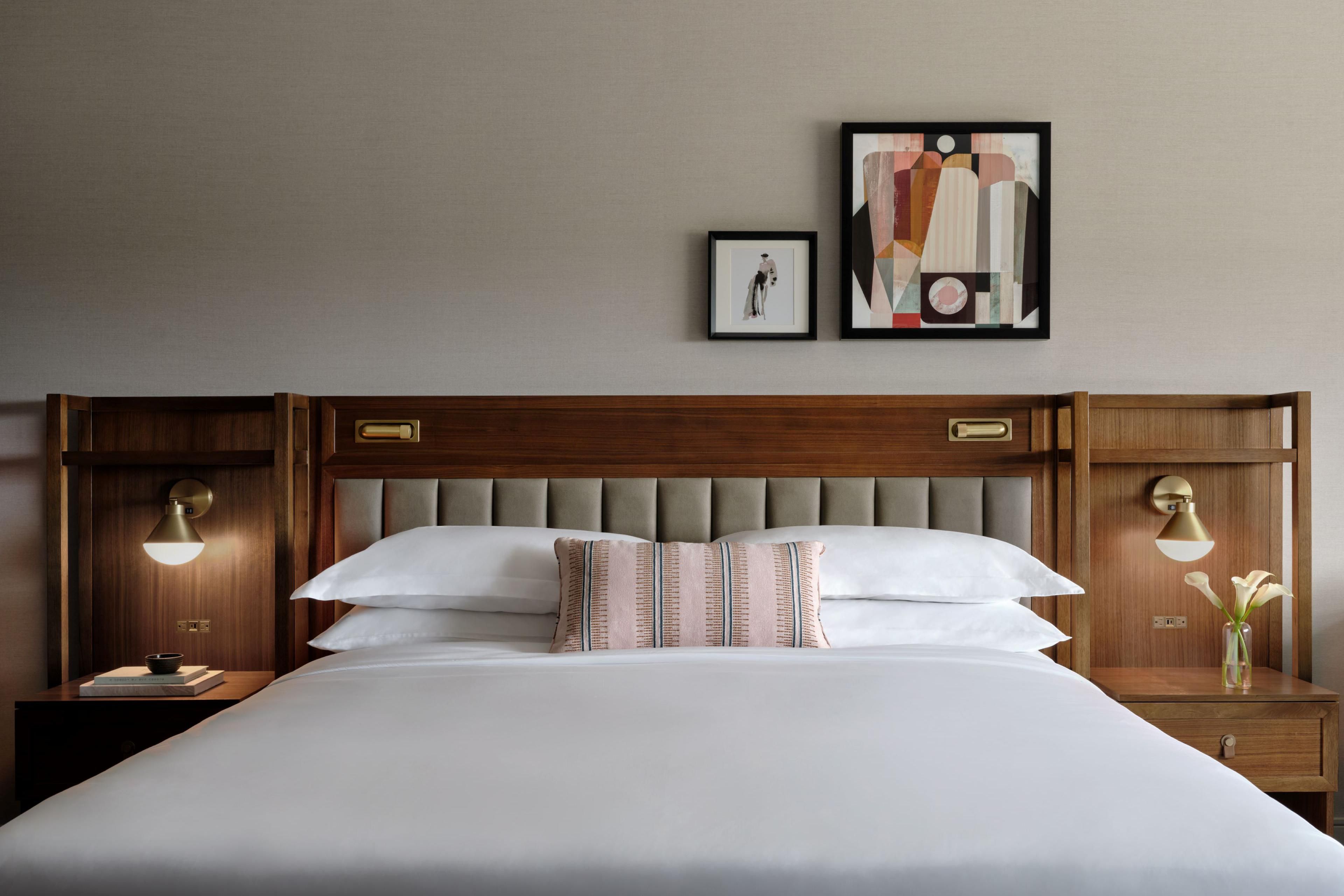 InterContinental San Antonio Riverwalk guestroom