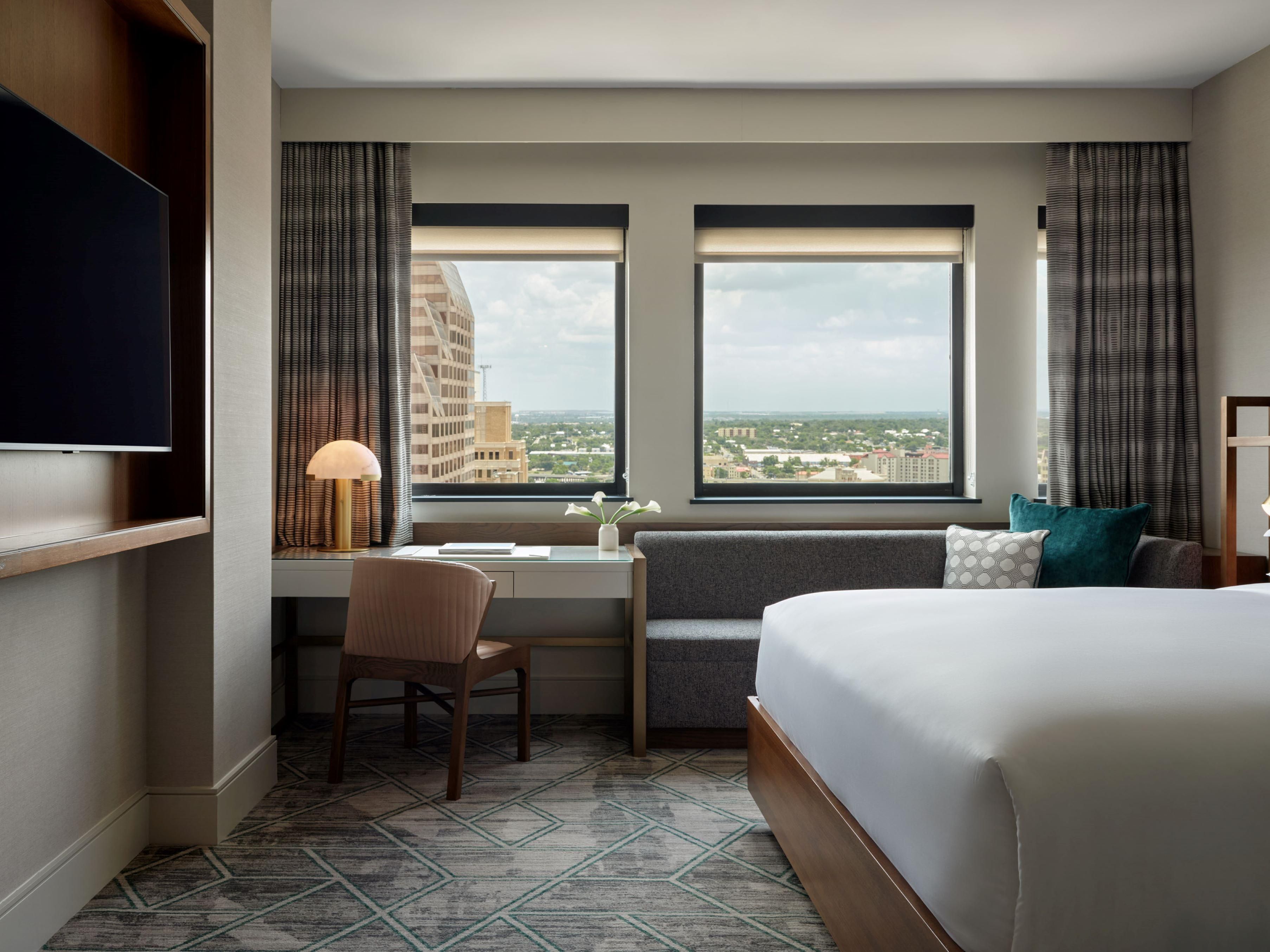 InterContinental San Antonio Riverwalk guestroom