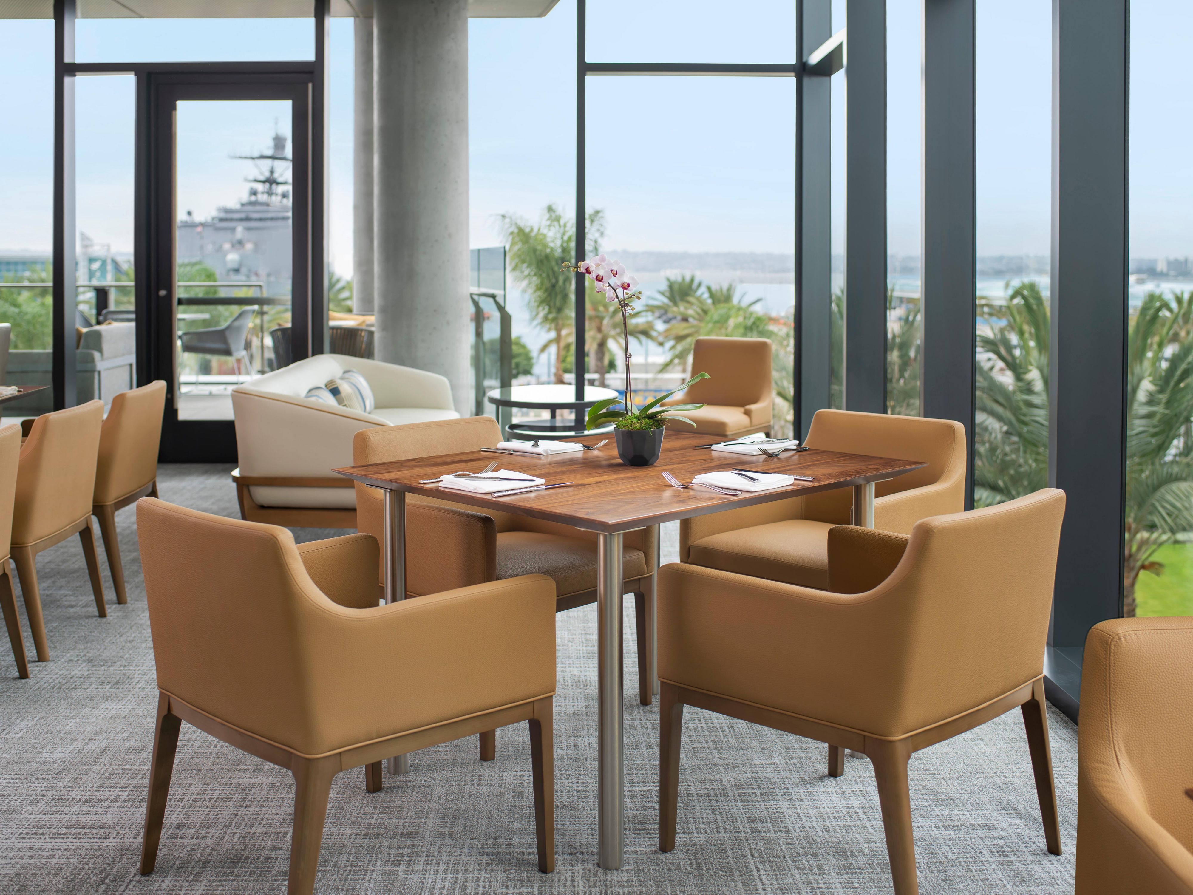 Club Floor Lounge