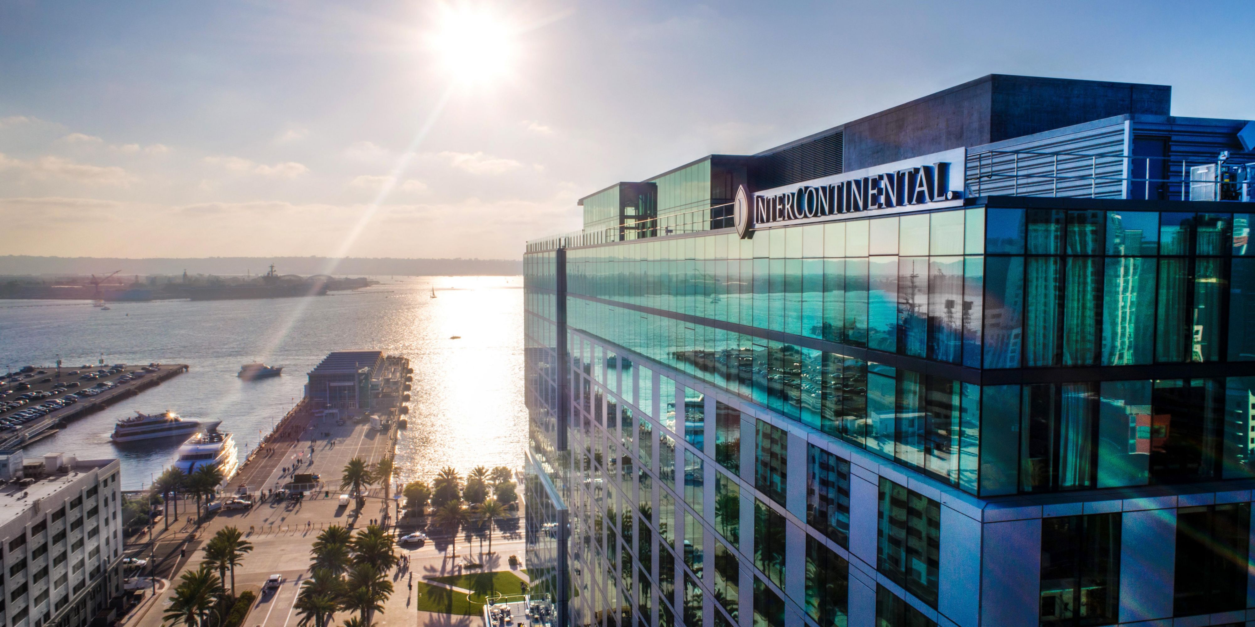 Located in the heart of San Diego, our waterfront hotel offers guests exceptional city and ocean views. Marvel at the beautiful sunset and witness colors dance across the Pacific or witness the awe of the sparkling skyline — all from the floor-to-ceiling windows in the privacy of your pet-friendly room.
