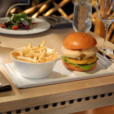 Quầy bar và Sảnh khách