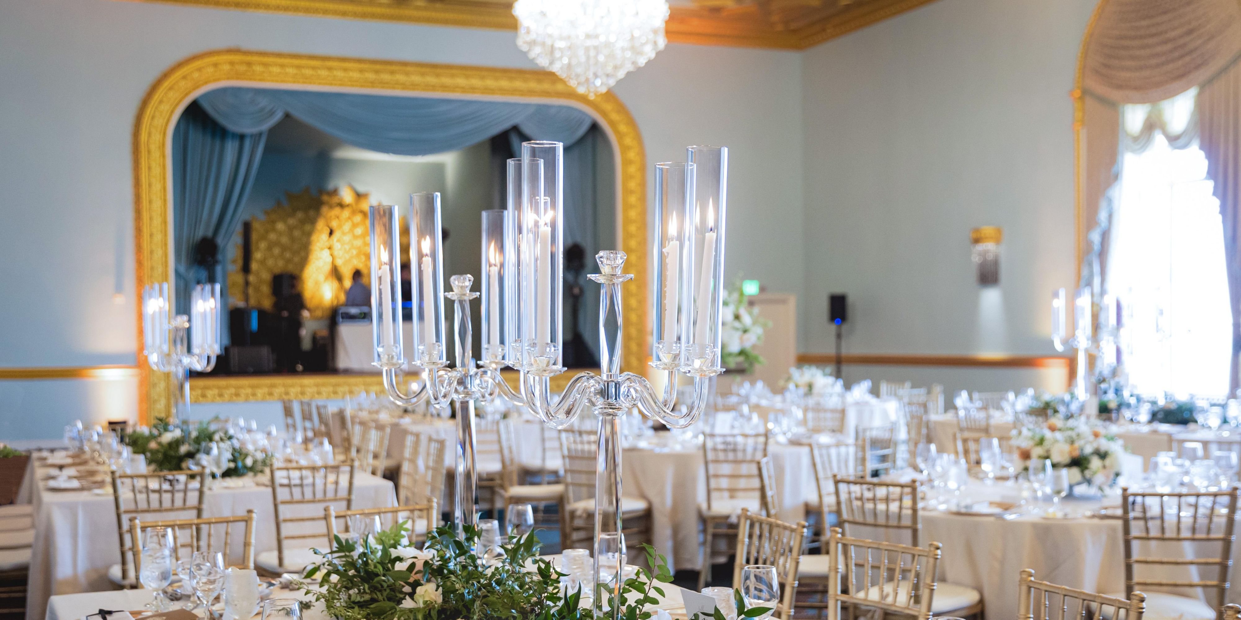 Discover an iconic backdrop for your next film project. The InterContinental Mark Hopkins in San Francisco offers luxurious spaces and stunning views, ideal for productions of all sizes. Work with our team to tailor services for your shoot, including catering and accommodation. Inquire now to secure your preferred dates.