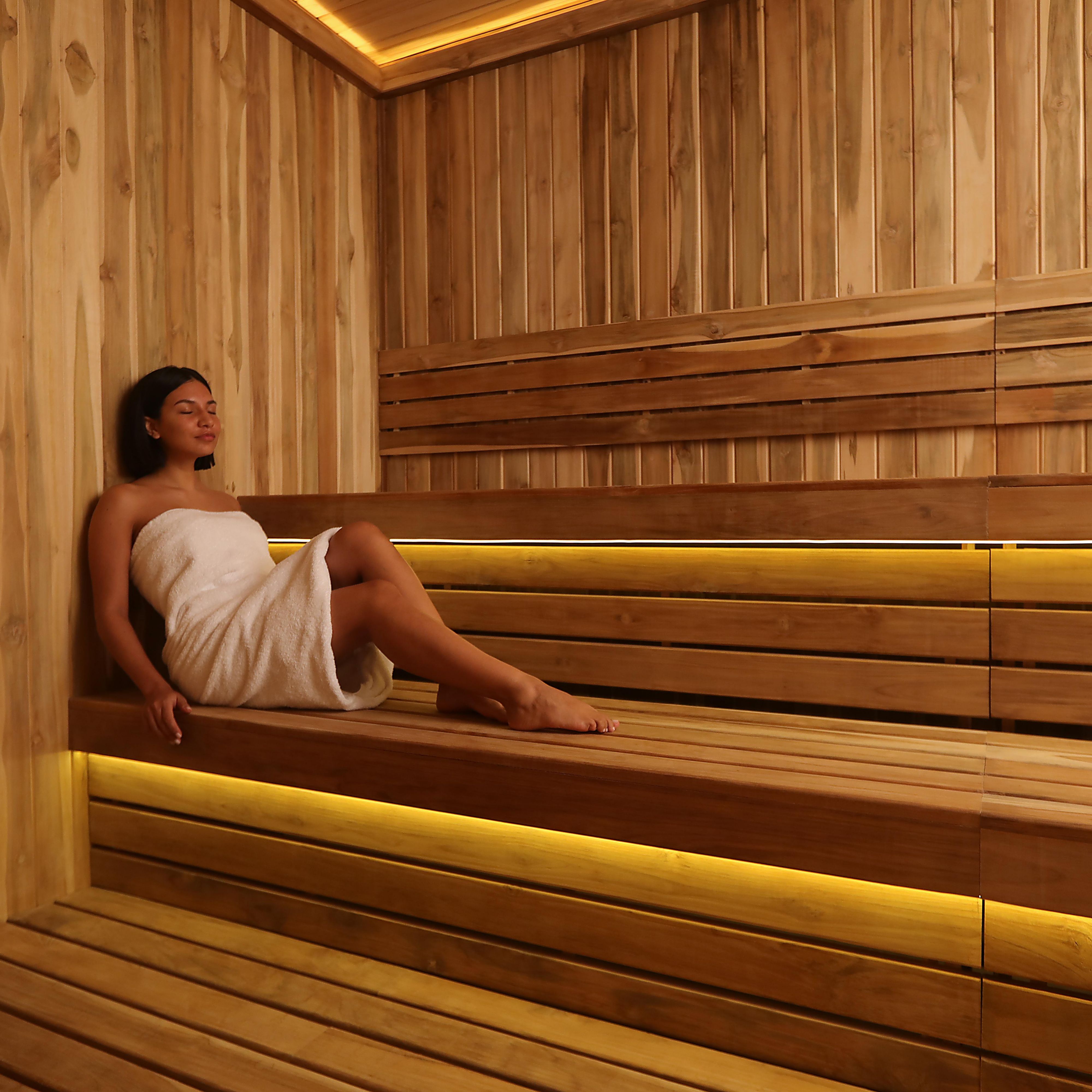 Relajándose en la sauna