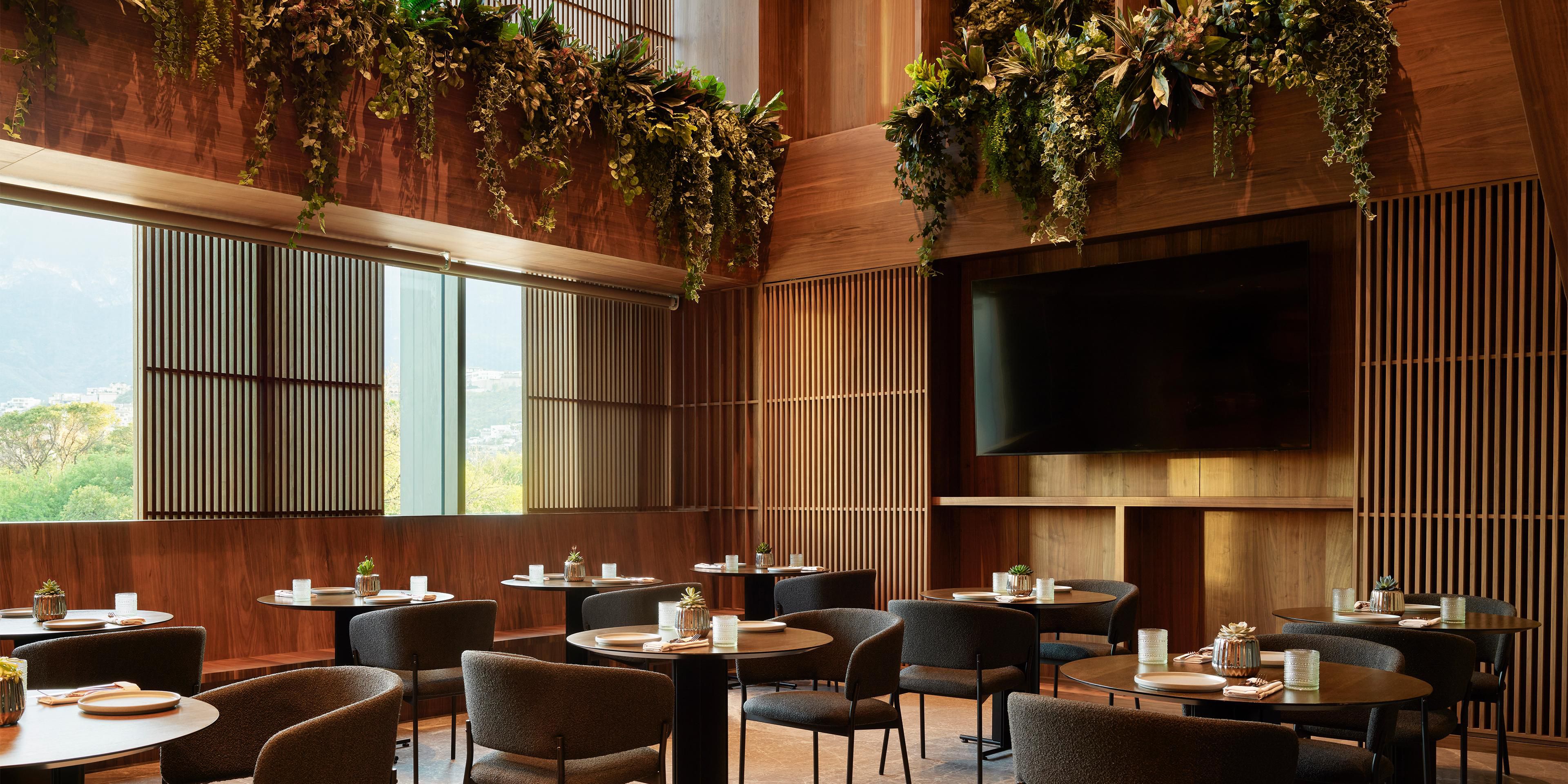 Descubra Piso Club en el hotel Presidente InterContinental Monterrey, donde podrá disfrutar de una amplia variedad de opciones exclusivas para comenzar el día. Si busca una experiencia única de desayuno en Monterrey, este espacio ofrece calidad, sabor y atención personalizada.