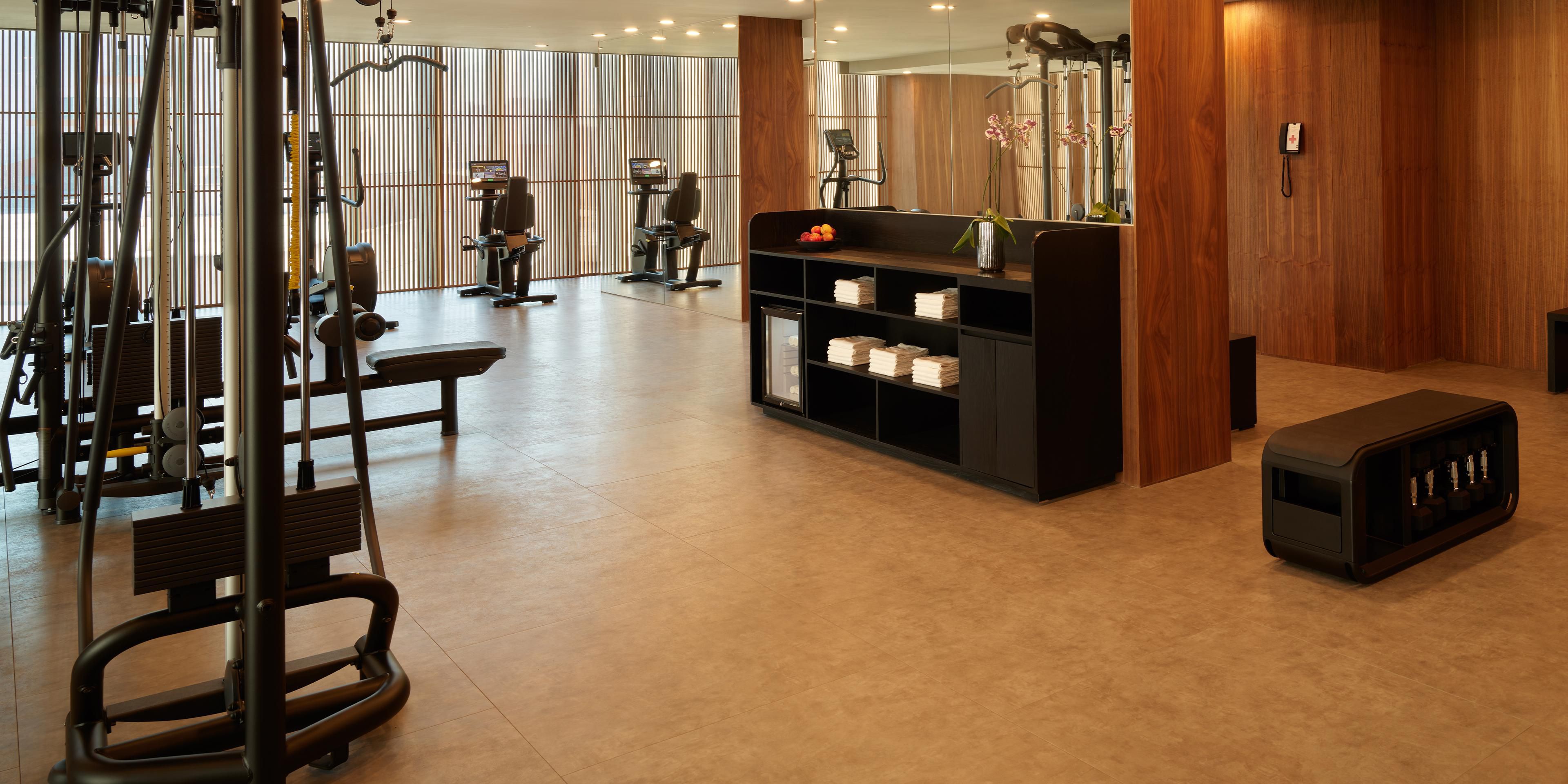 Manténgase en forma durante su estancia en Presidente InterContinental, un hotel con gimnasio que ofrece un espacio amplio y equipo de alta gama para entrenar cómodamente durante su viaje.