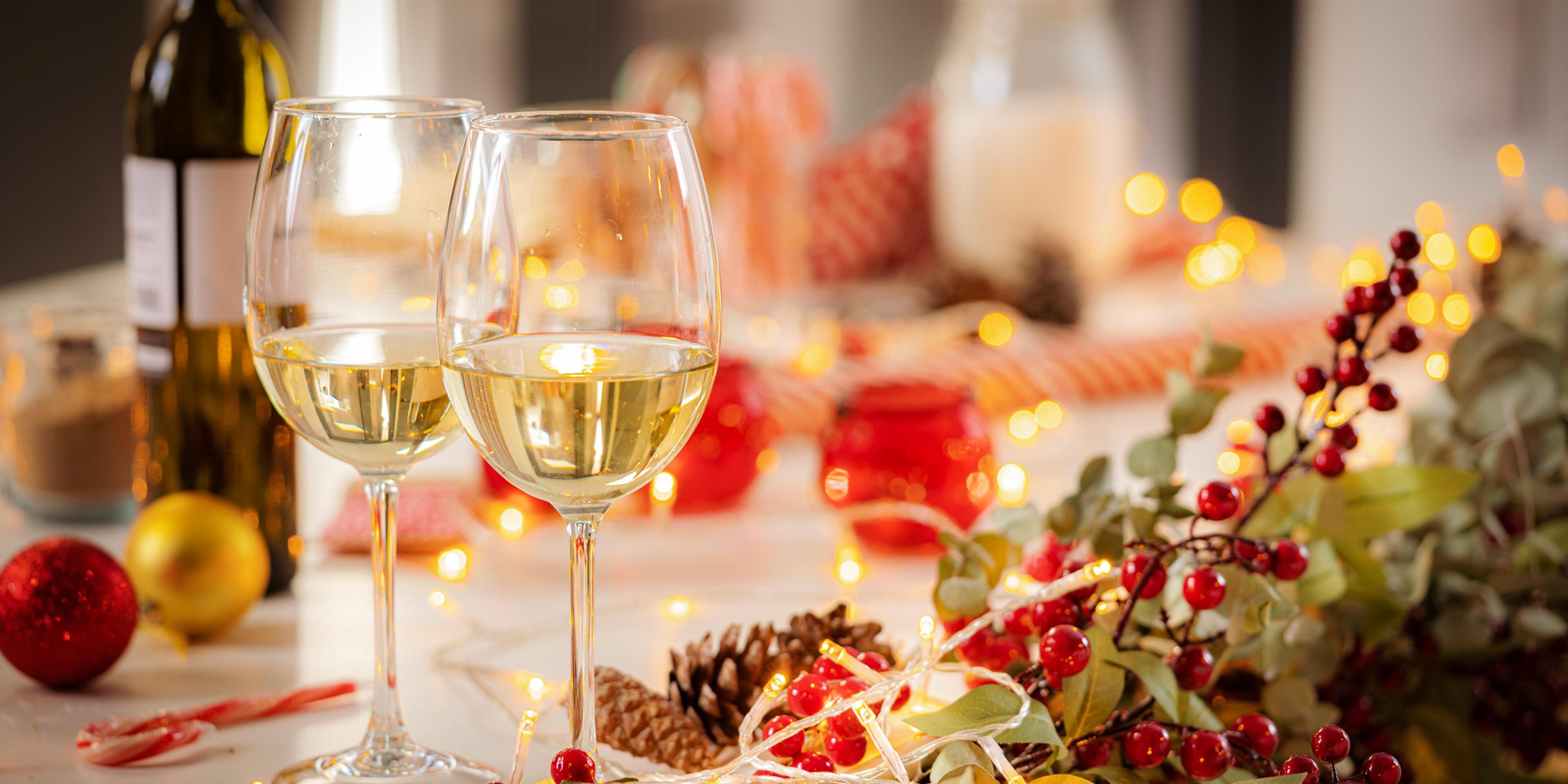Celebrate the season at InterContinental San Pedro Sula. Enjoy exquisite Christmas buffet dinners from December 1st to 23rd, Thursday through Sunday, accompanied by live music. Indulge in gourmet flavors and elegant ambiance—perfect for memorable holiday evenings.