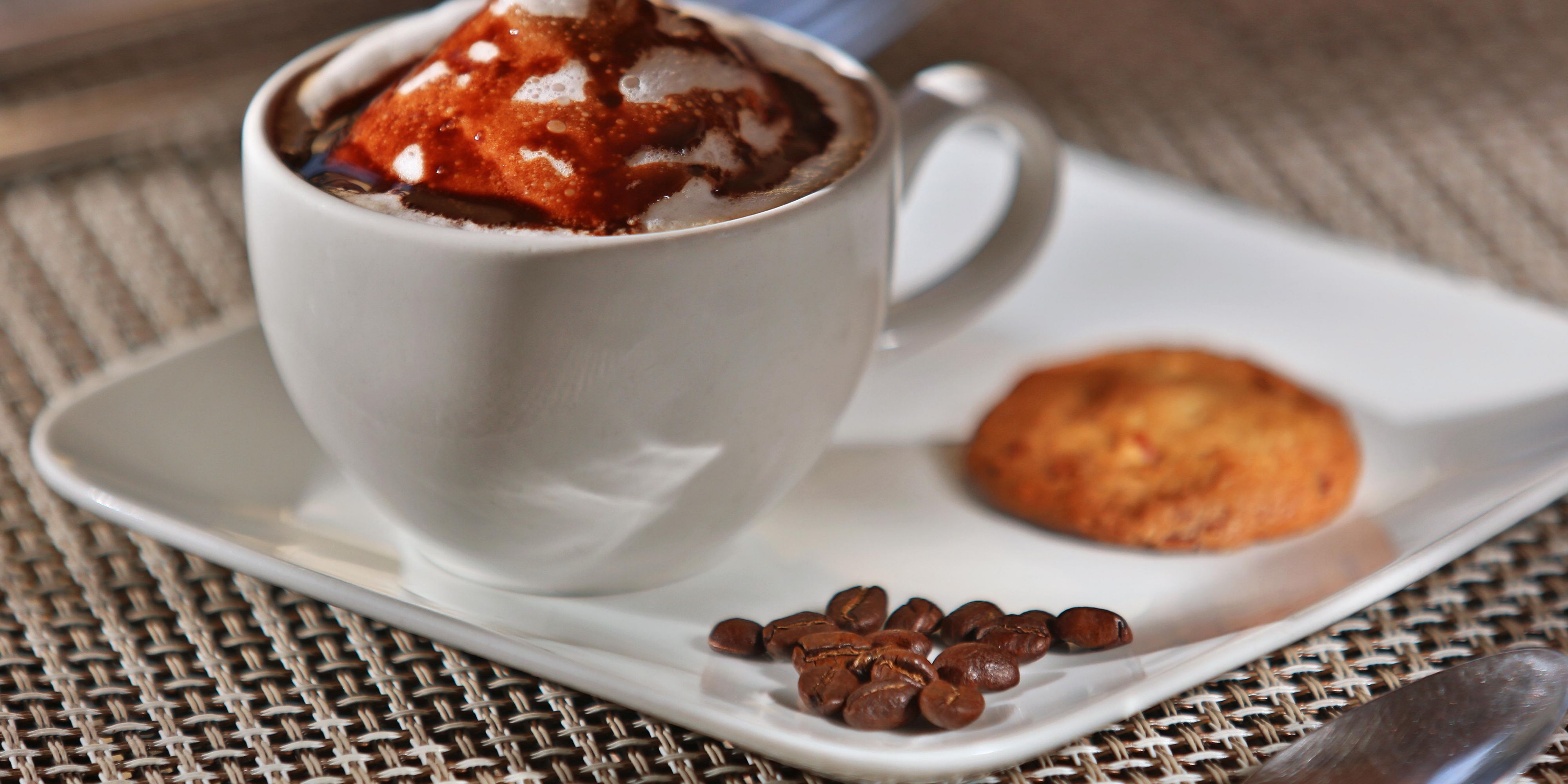 Each Saturday in October, our themed brunch invites you to explore a world of 
culinary creativity. From vibrant presentations to gourmet selections, enjoy a relaxed yet 
refined dining experience that celebrates the art of brunch. Gather, indulge, and savor the 
season in style