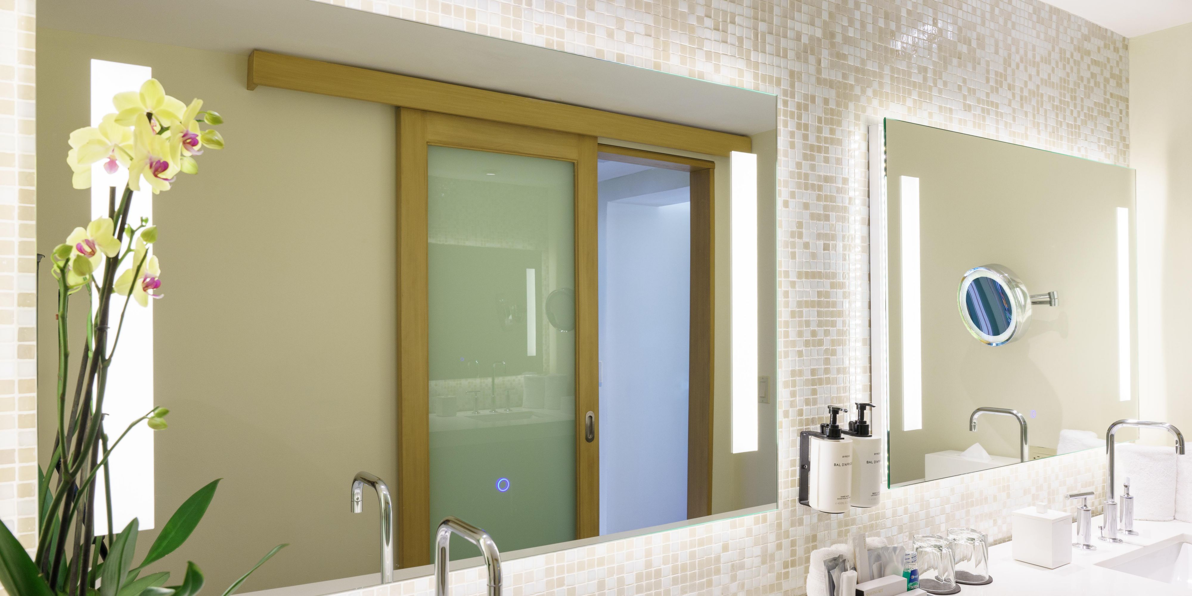 Discover refined comfort in a Presidential Suite bathroom.