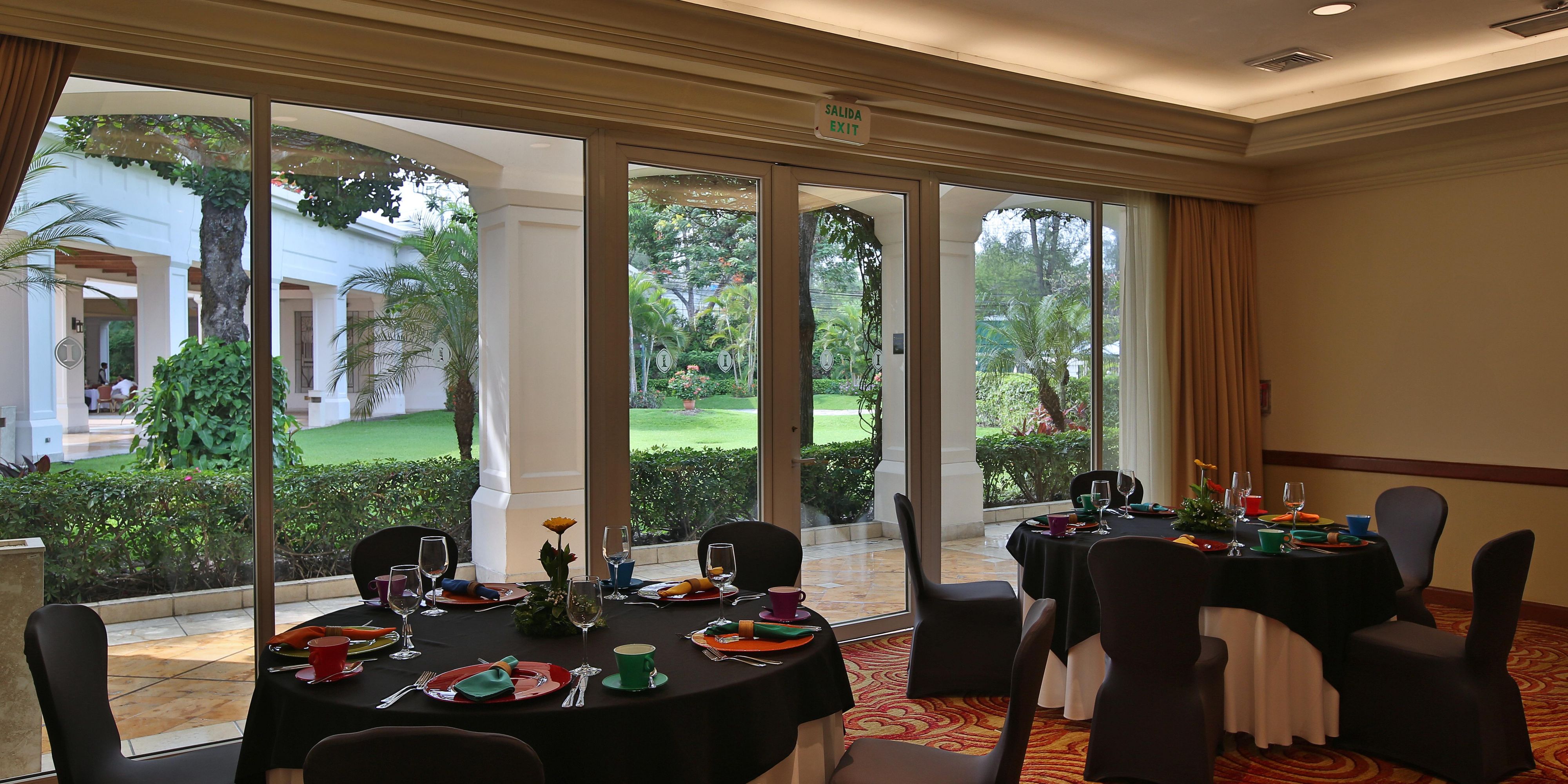 Host your company’s holiday events at InterContinental San Salvador Metrocentro Mall, where sophistication meets versatility. Our elegant meeting spaces accommodate up to 30 guests and feature advanced technology alongside exceptional gastronomic offerings, ensuring a memorable and seamless celebration.