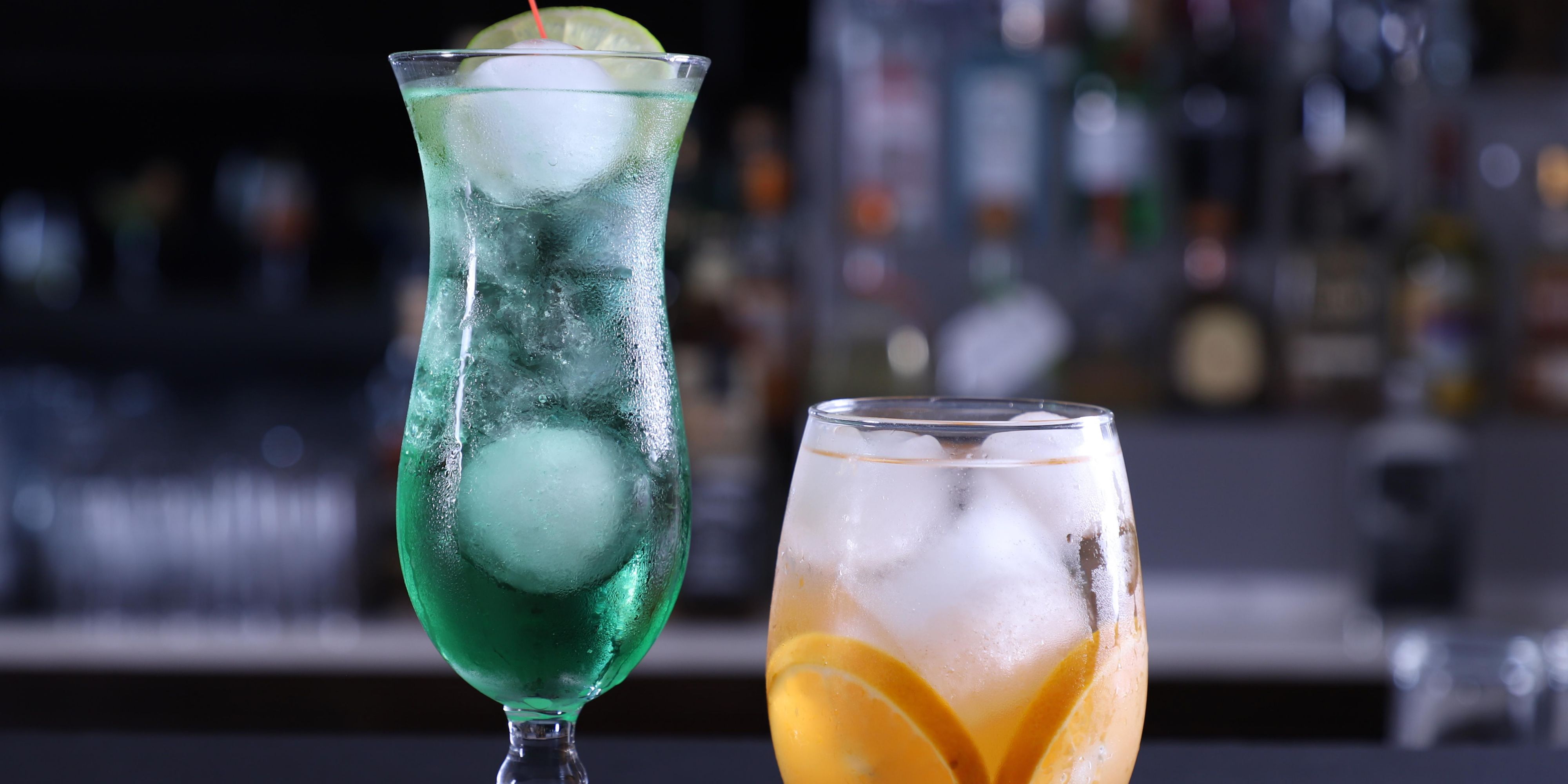 Celebre el Mes del Gin Tonic en Azul Pool Bar, donde botánicos frescos y combinaciones innovadoras se unen al ambiente refinado del InterContinental San Salvador en Metrocentro Mall. Descubra una selección cuidadosamente curada de cócteles de gin, elaborados para sorprender su paladar y elevar sus noches con sofisticación sin esfuerzo.