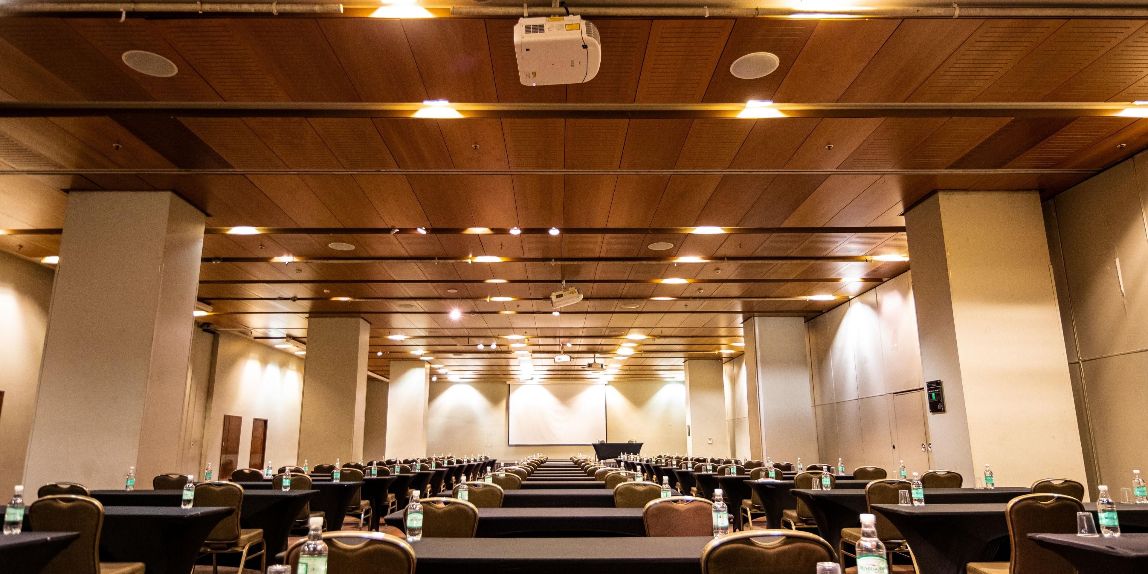 17 functional rooms available for all kinds of events, whether corporate or social. Our specialized staff can provide a selection of diverse services for any occasion. In addition, the hotel has more than 200 parking spaces available 24 hours a day.