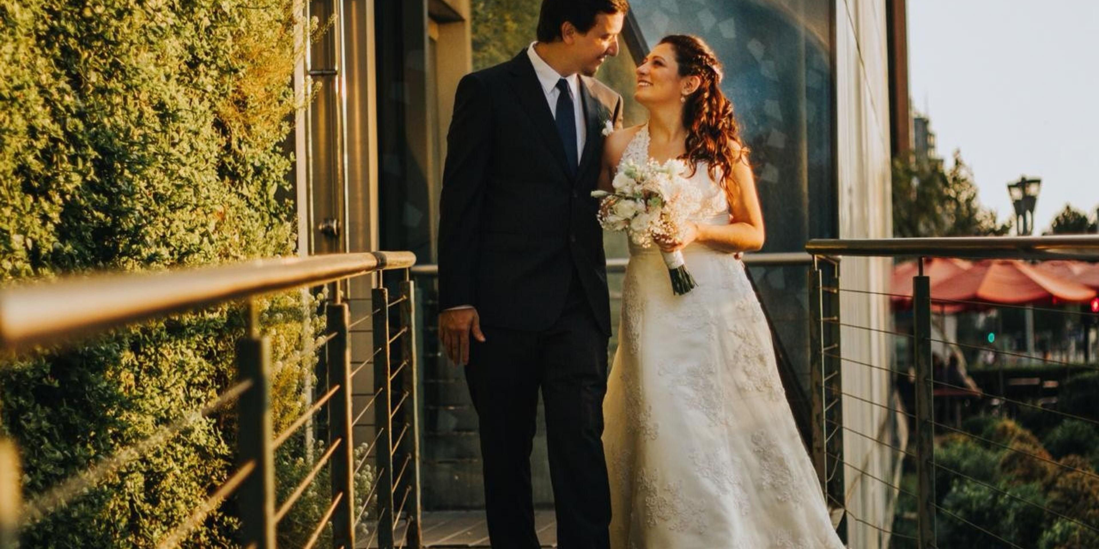 Whether it is a luxurious event, involving many guests, or simply a private moment, shared with family and close friends, the experienced InterContinental Santiago wedding team is available to advise you on menus, decorations, vendors, and more; attending to all your needs to guarantee a celebration like no other.
