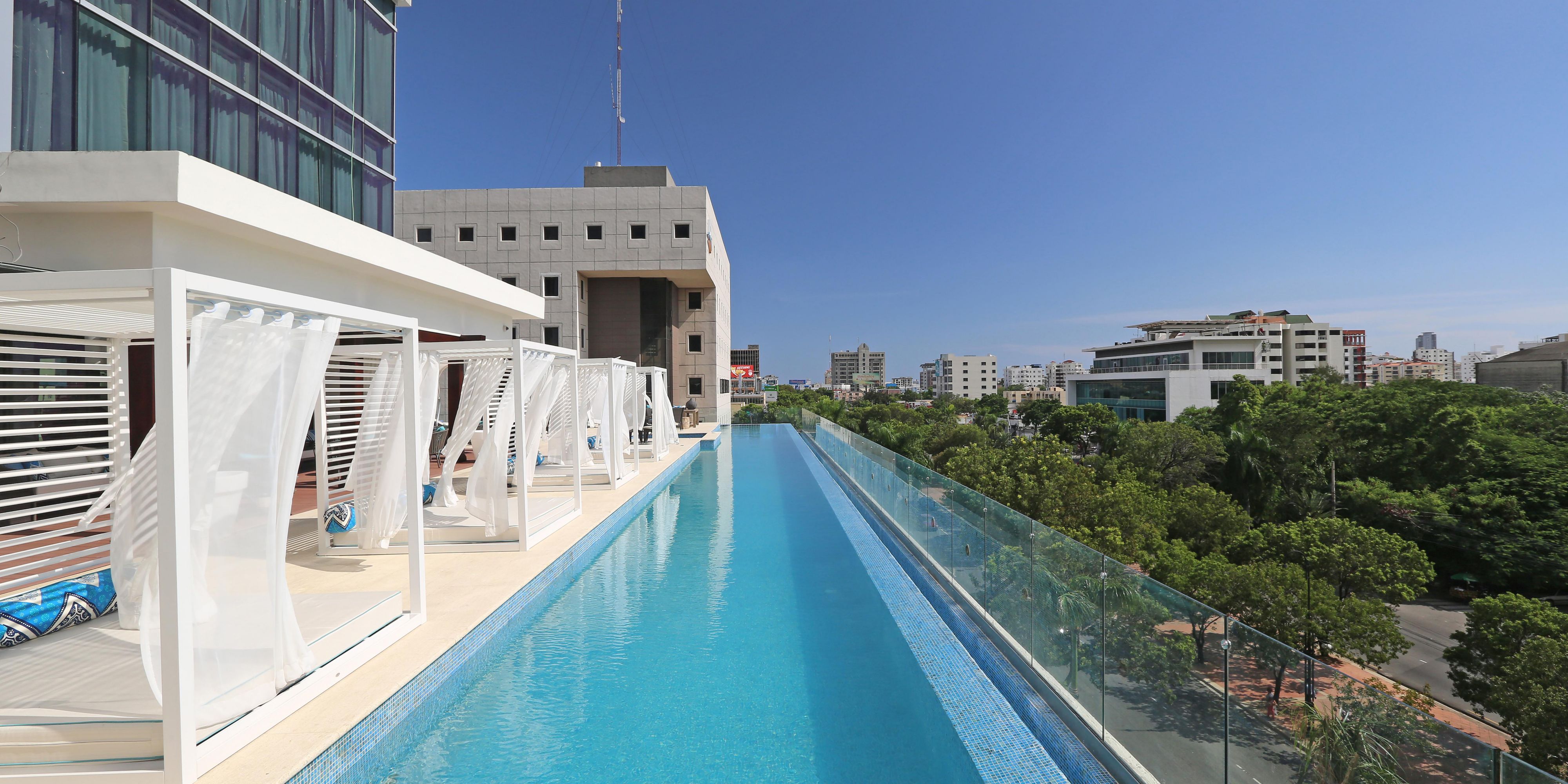 Enjoy this L shaped infinity edge outdoor pool located on the 3rd floor of the hotel, next to Blu Bar and the SPA and fitness center! Be delighted by most stunning sunsets in the city thanks to its perfect location and immerse in the best relaxing area of the hotel!