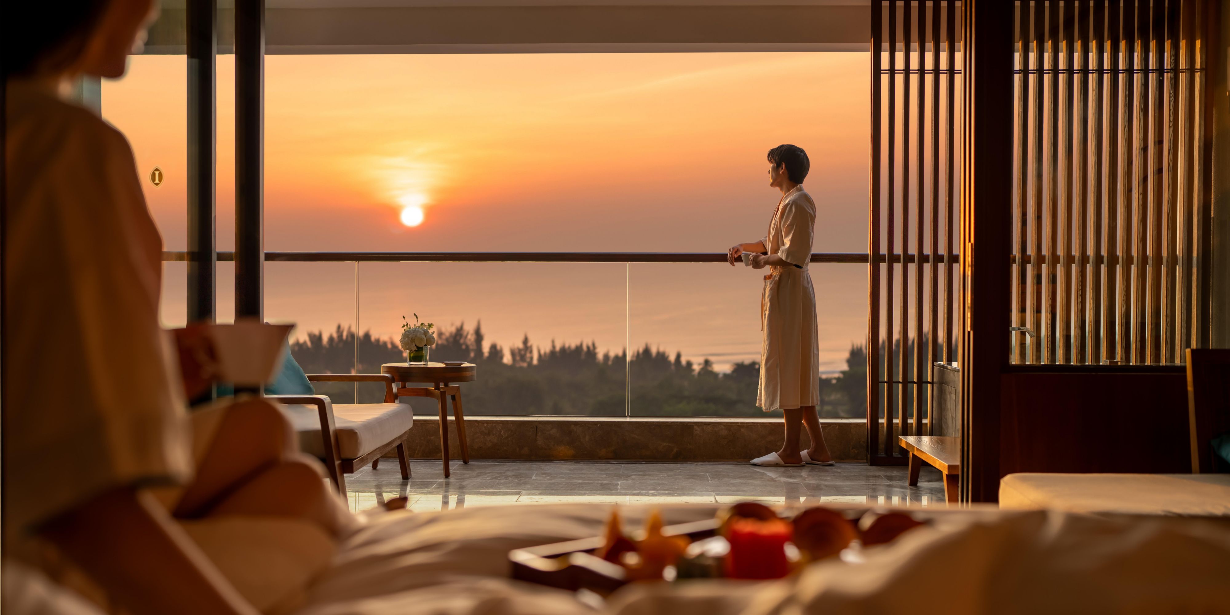 At this 22°N tropical sanctuary, create your own haven of tranquility. From the comfort of your guestroom balcony, witness Haitang Bay’s golden sunrise—where morning clouds meet the first light, and the sea embraces the dawn. A serene prelude to the day, and your private front-row seat to nature’s most romantic spectacle.