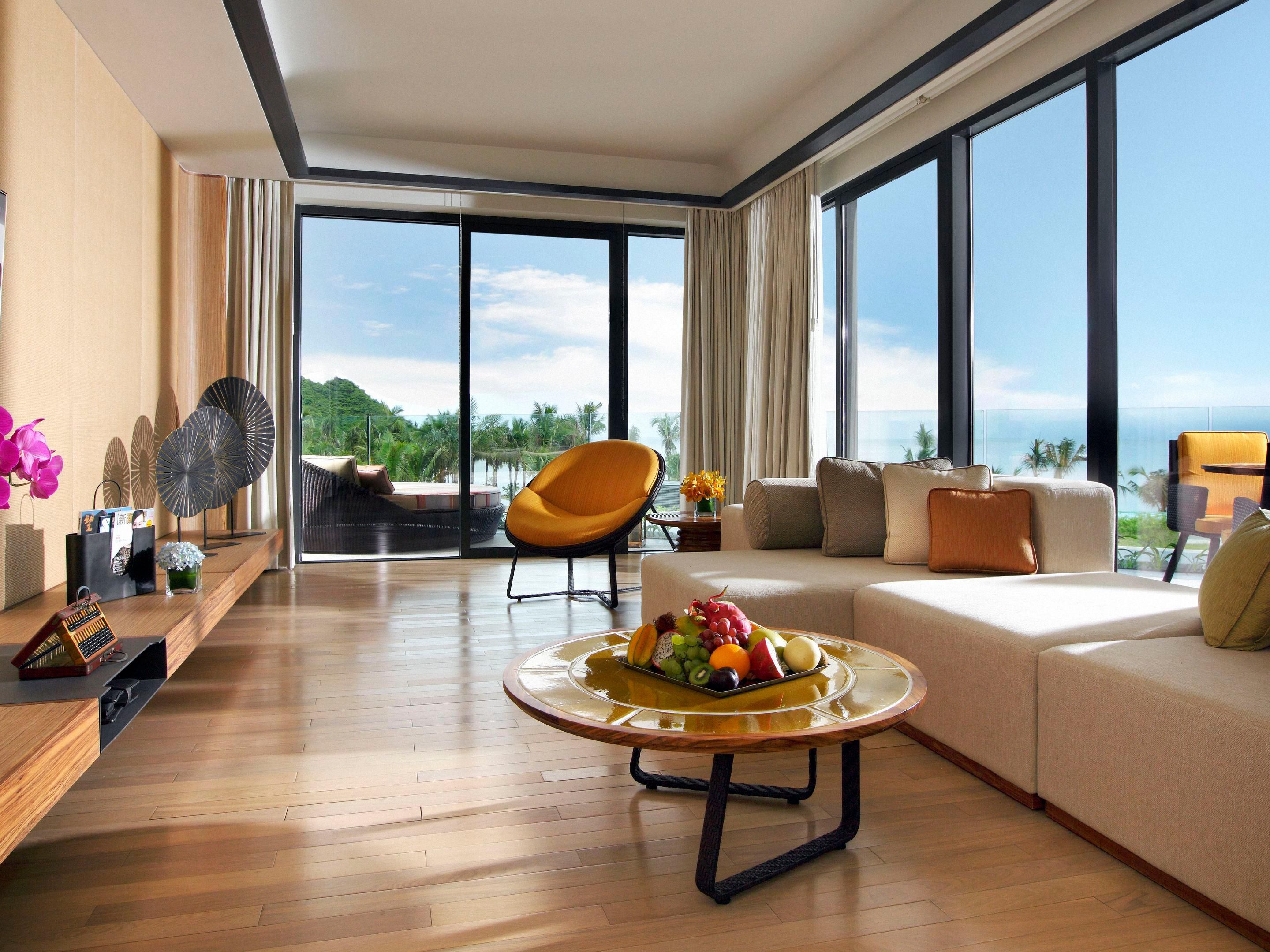 1 King 1 Bedroom Suite Garden View Outdoor Living Area