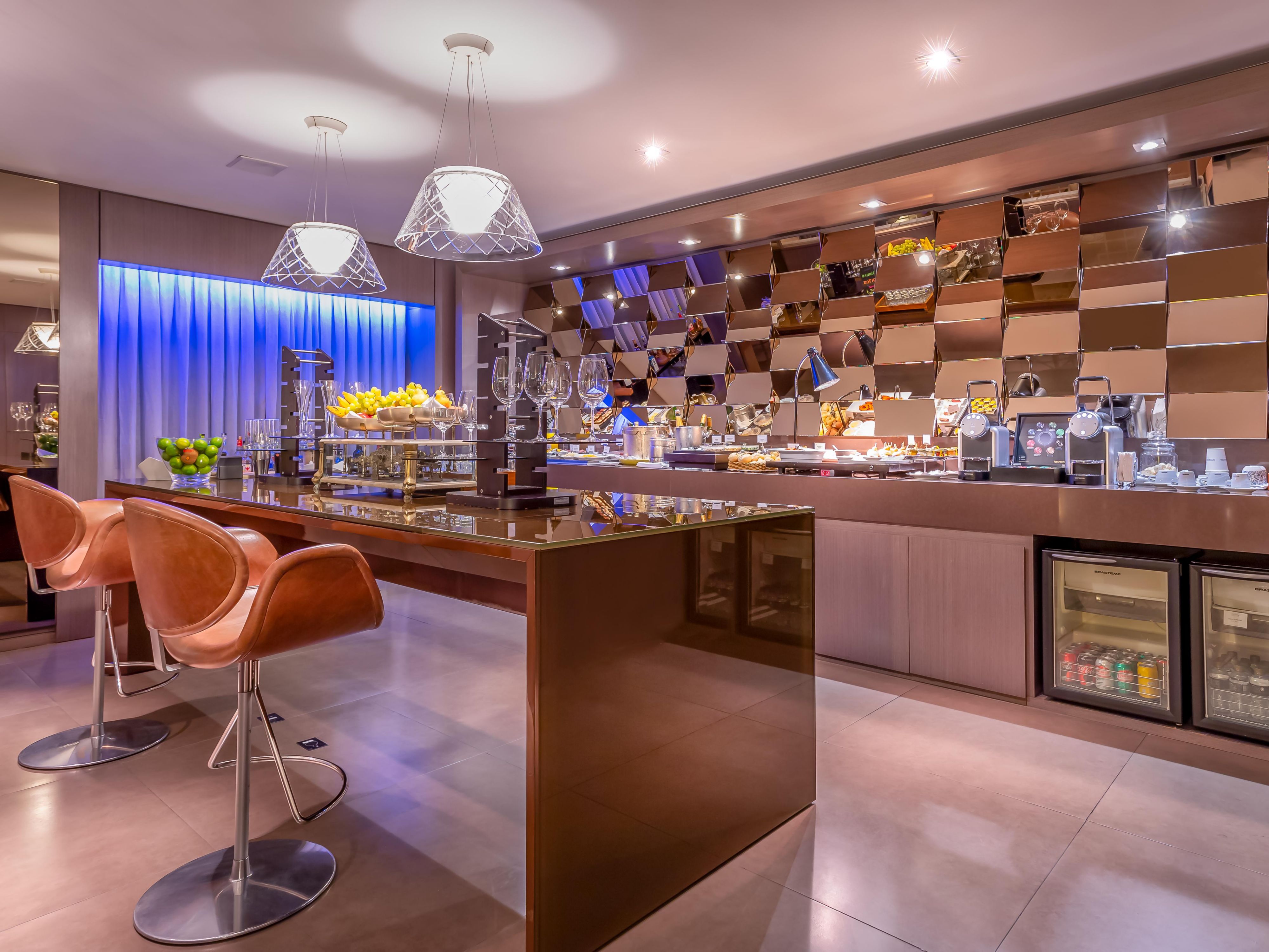 Club Floor Lounge