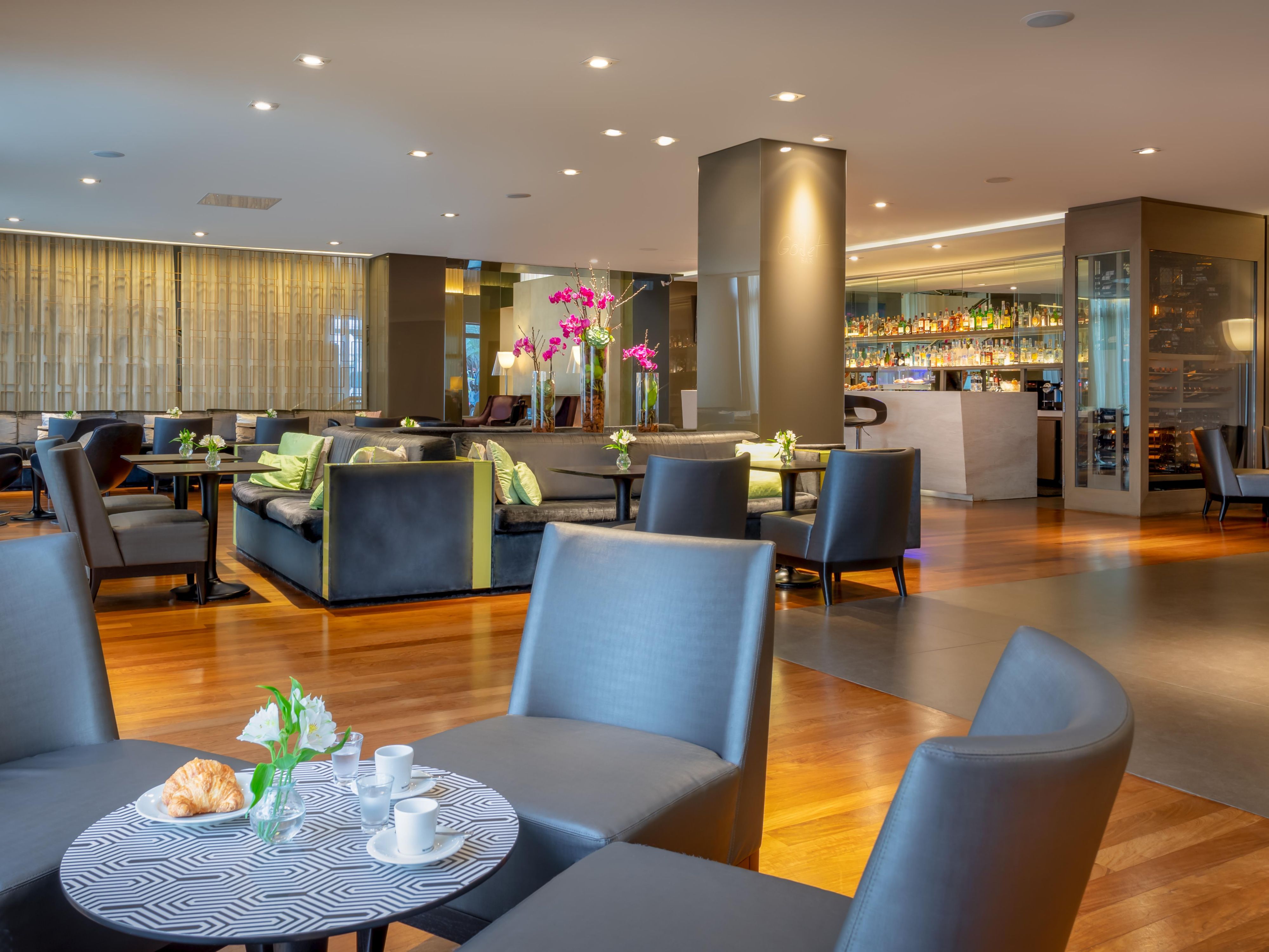 Enjoy and relax in the hotel lobby with free Wi-Fi.
