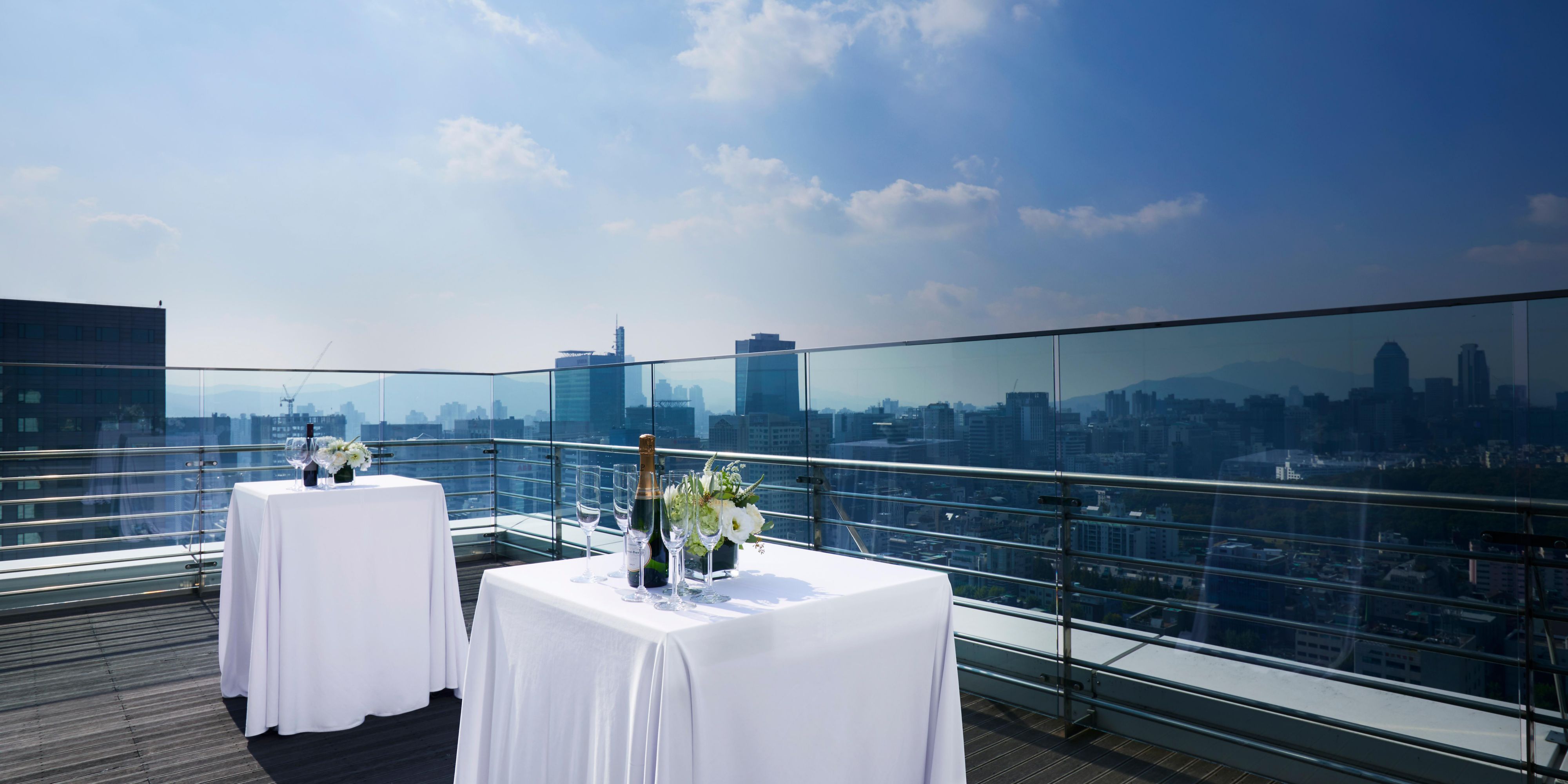 From intimate parties to grand seminars and fashion shows, InterContinental Seoul COEX can accommodate any event of any size. This business hotel in Seoul is more than just a venue, it is a hub for MICE events in South Korea.