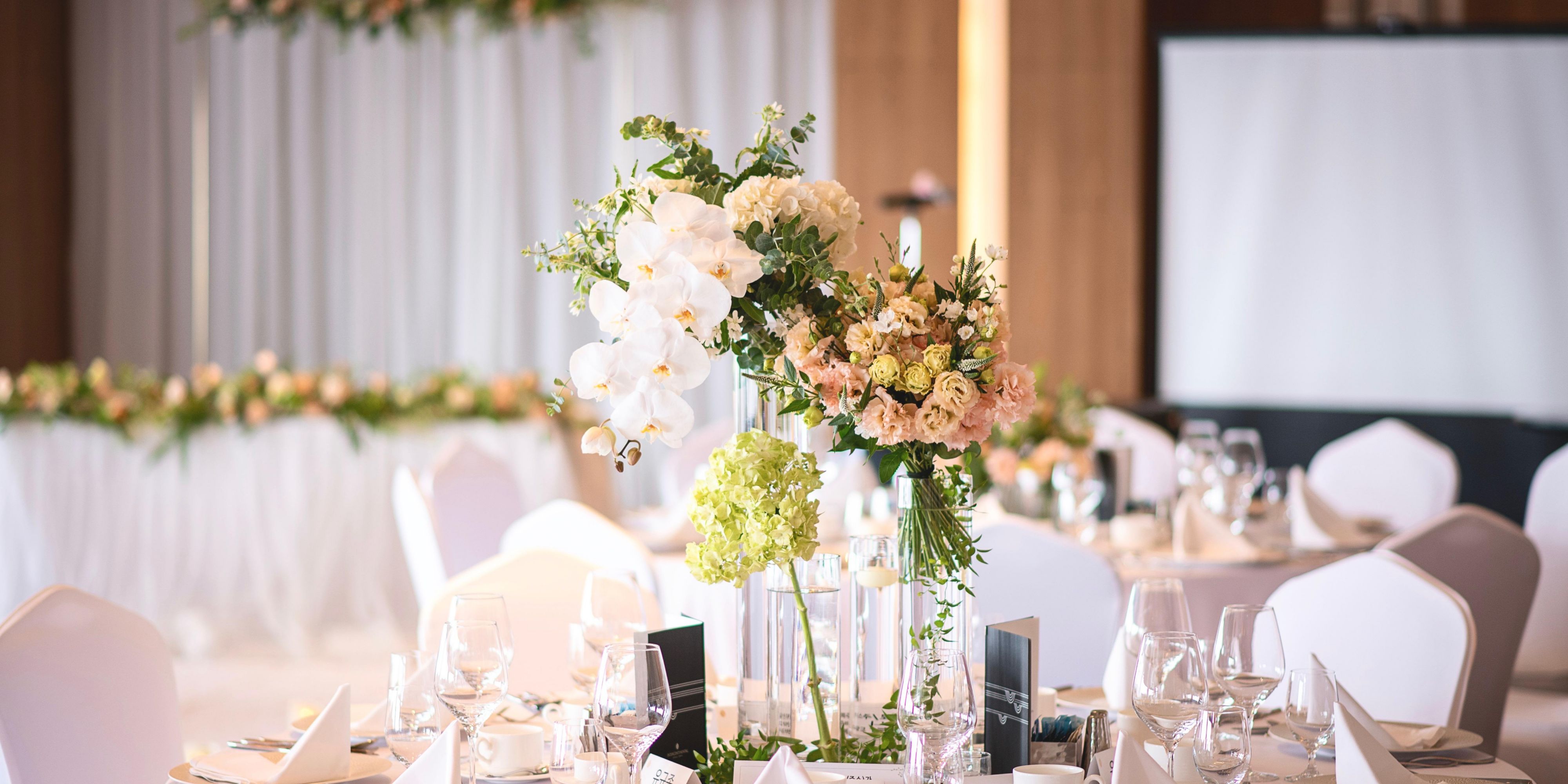 Make your wedding the best day of your life with the exquisite quality and
service of InterContinental Seoul COEX.