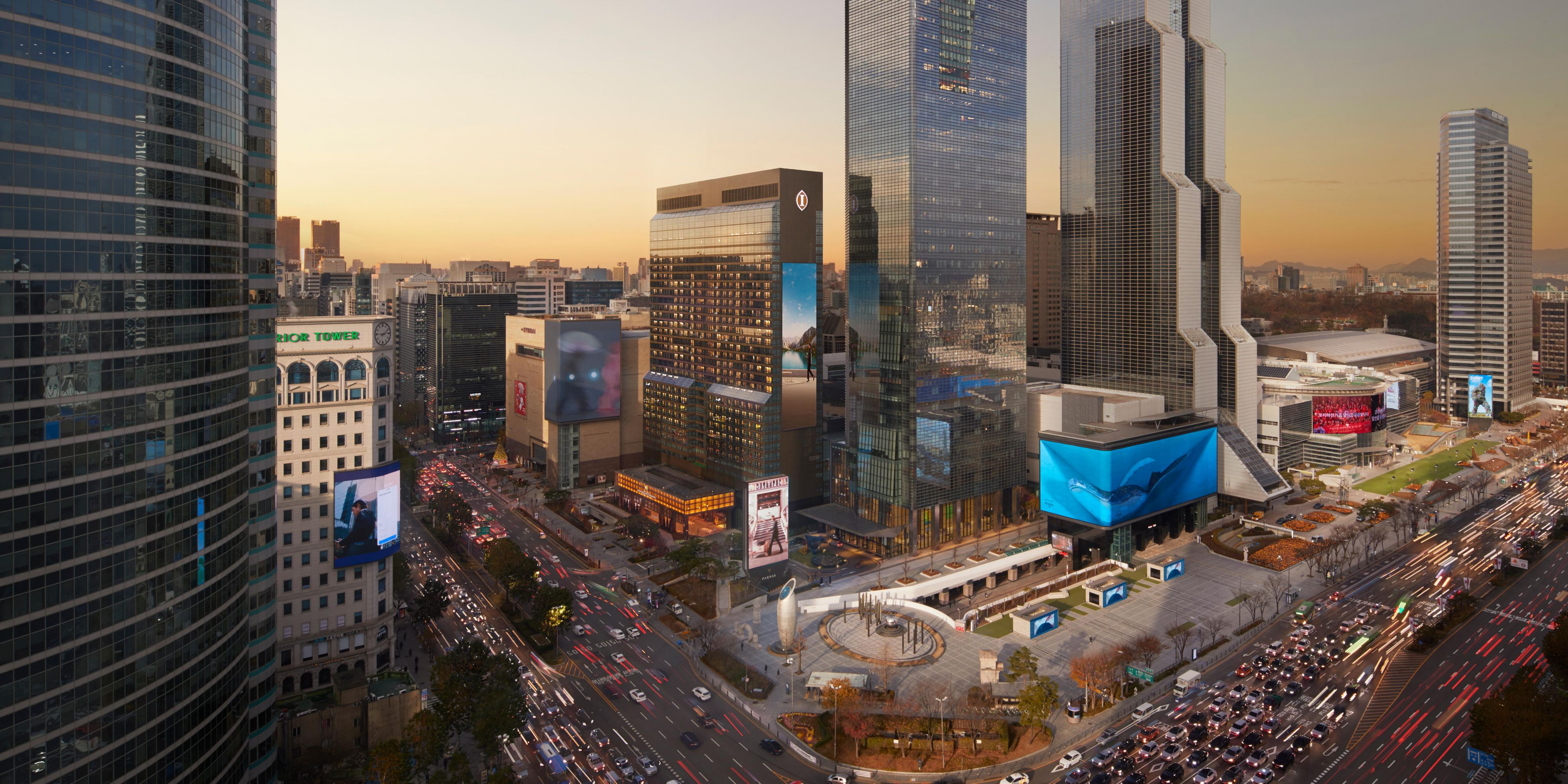 Seamlessly connecting to Parnas Mall and COEX Mall, Seoul’s largest underground shopping complex, our hotel offers easy access to an array of activities and attractions. Embark on gaming thrills at the casino. Enjoy the latest release at the movie theatre and savor an array of dining options. Feel the excitement just steps from your room.