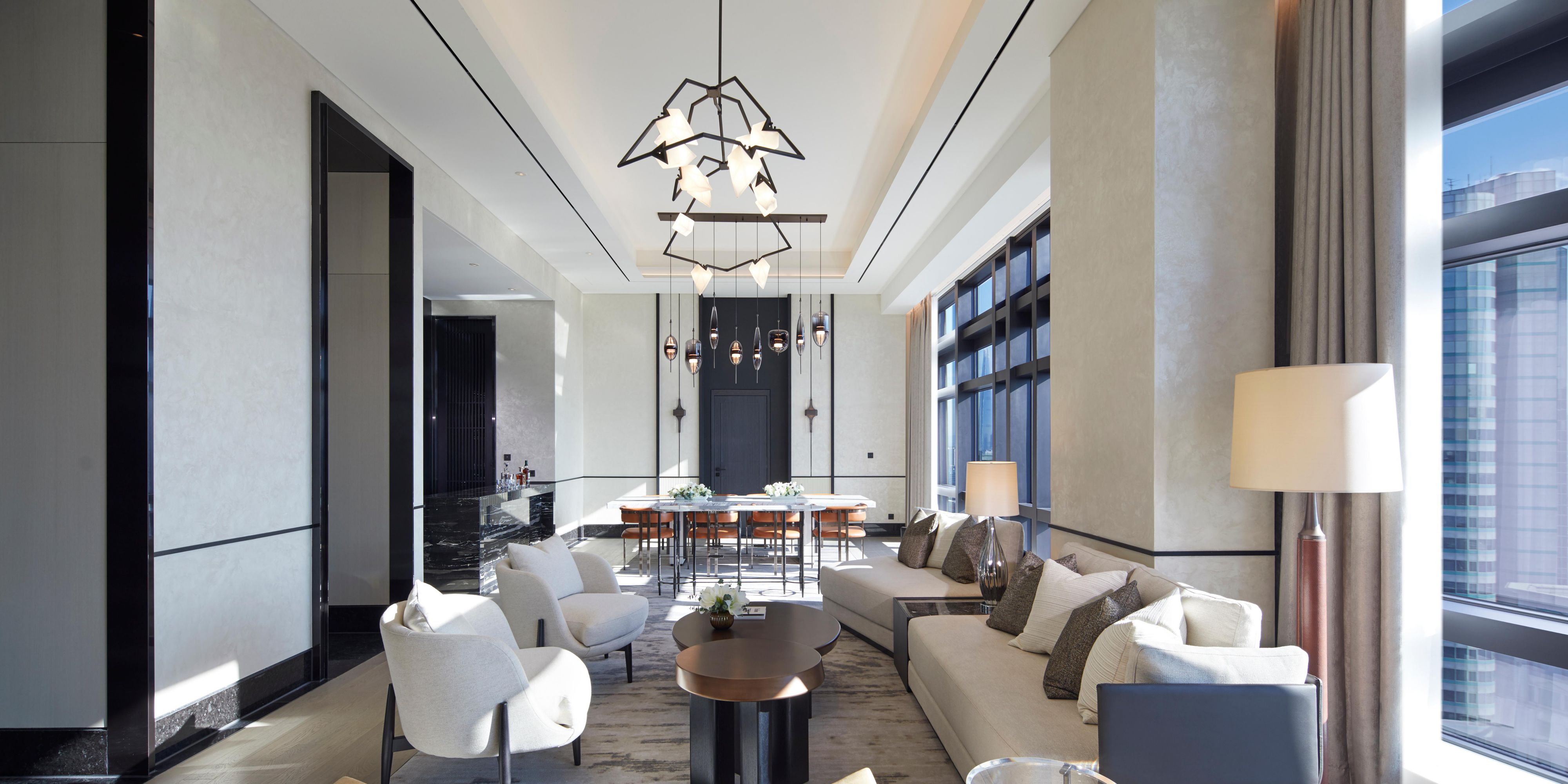Discover our rooms and suites exhibiting traditional Korean elegance with a refined contemporary twist.