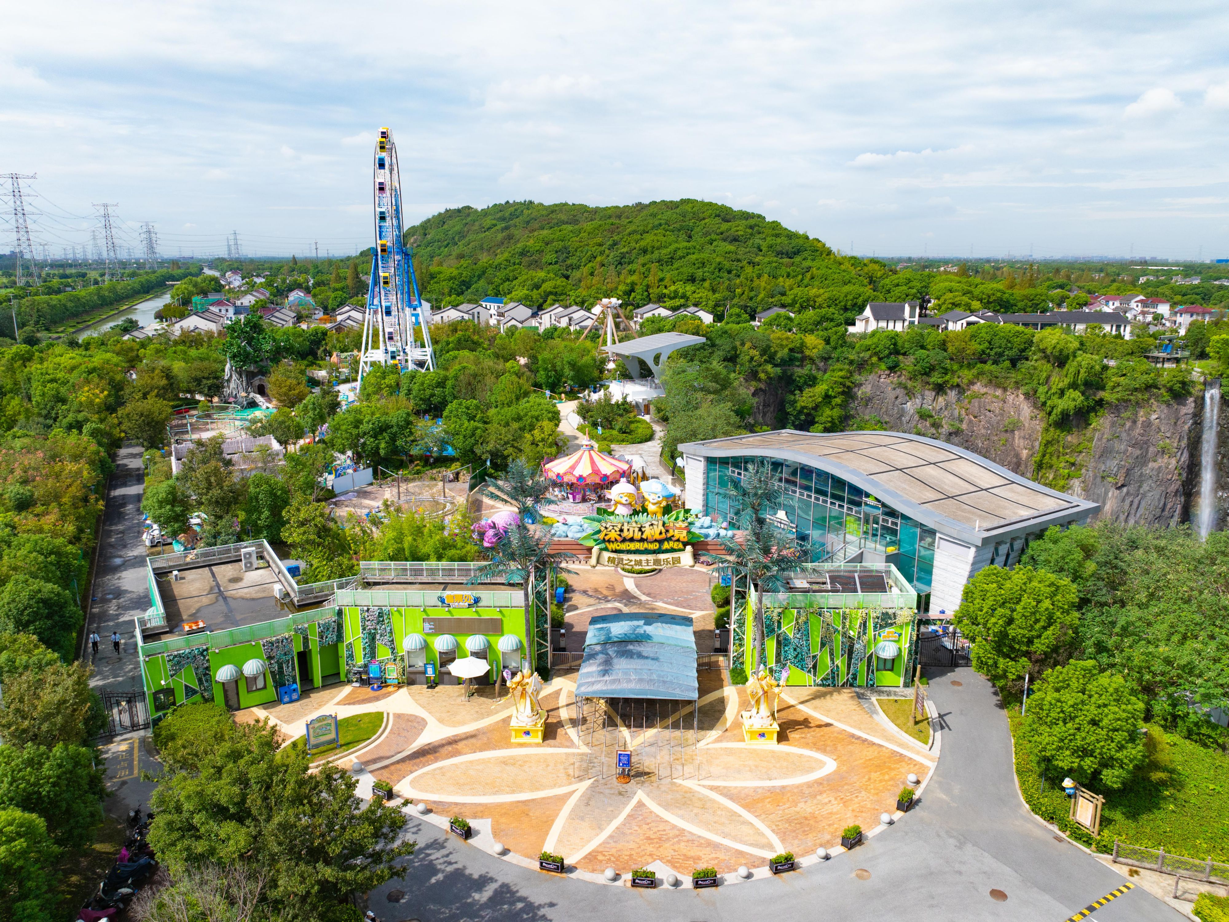 The Wonderland Area Park around Hotel