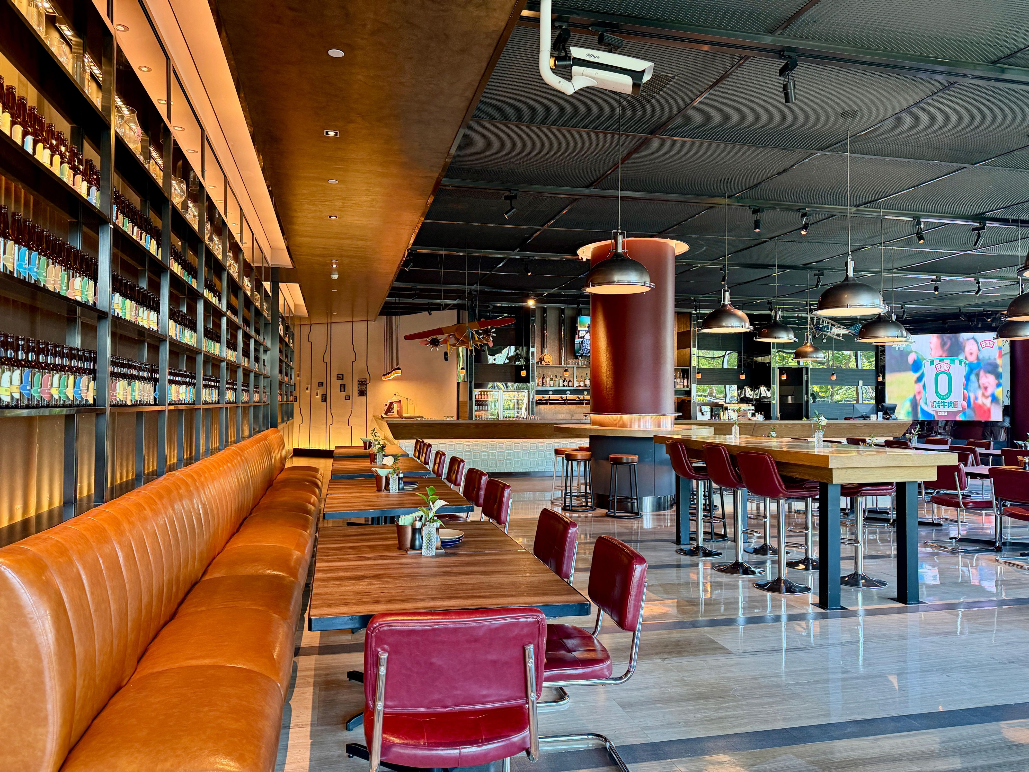Bar y salón