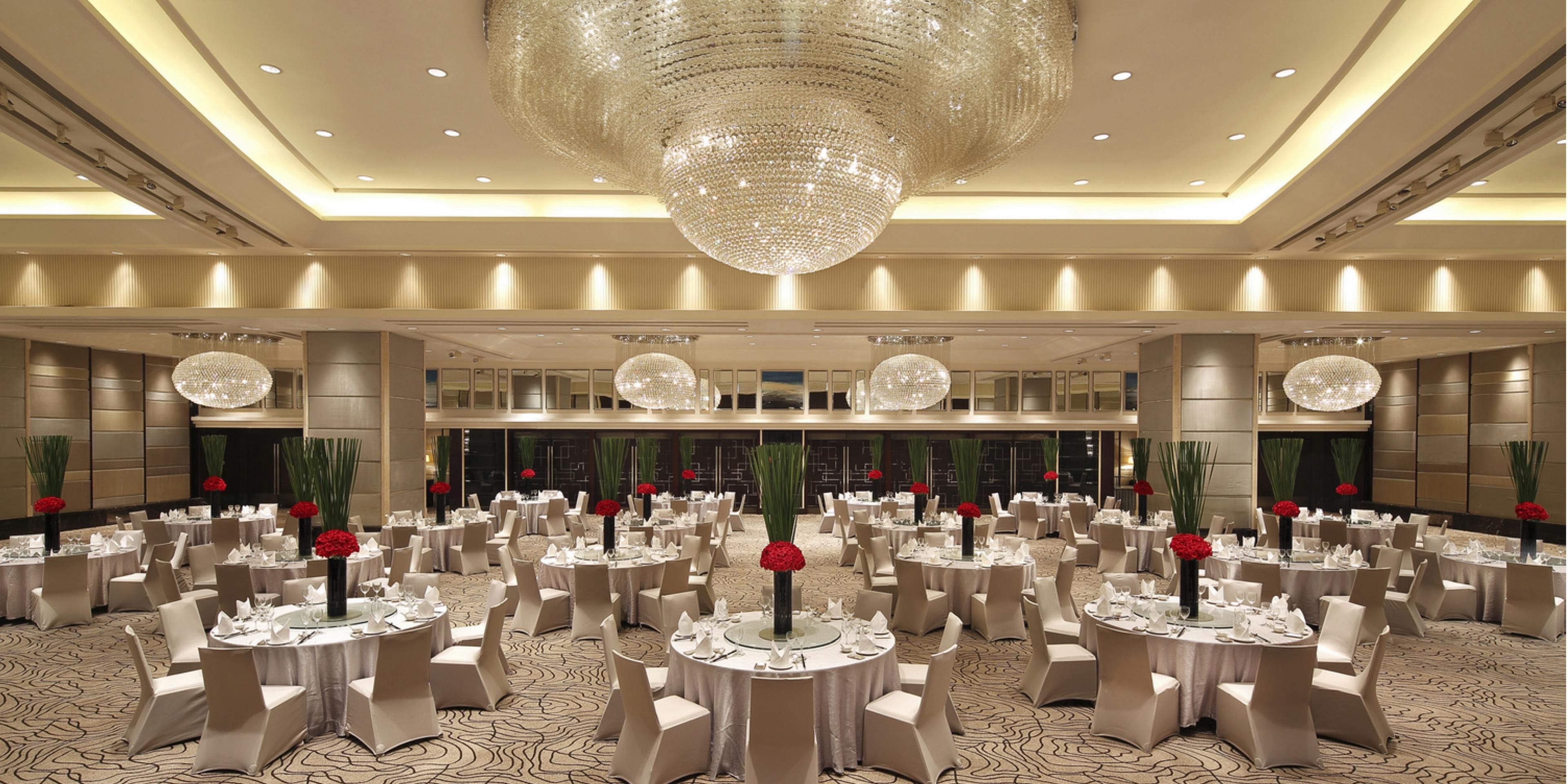 With over 2,850 sqm of even space, our hotel can host any function, from intimate to grand. The Tomson ballroom can hold 750 guests, our New Asia ballroom up to 280 guests, and our 16 multi-sized breakout rooms can accommodate smaller events and meetings.
