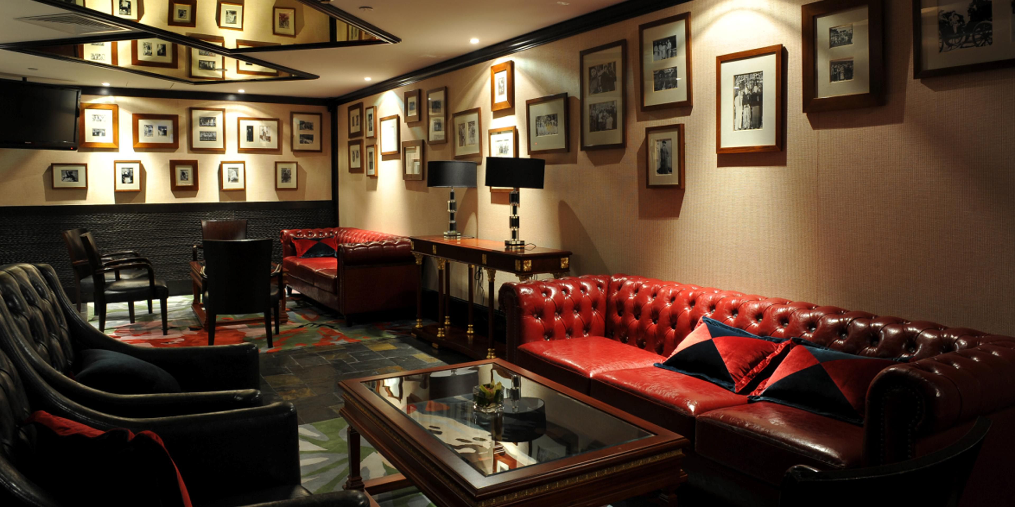 A classy lounge with elegant décor and natural daylight, Lounge777 is an ideal venue to unwind and enjoy classic afternoon tea from 14:30-17:30 daily. Signature cocktails and an extensive selection of beers and world wines are served until mid-night.