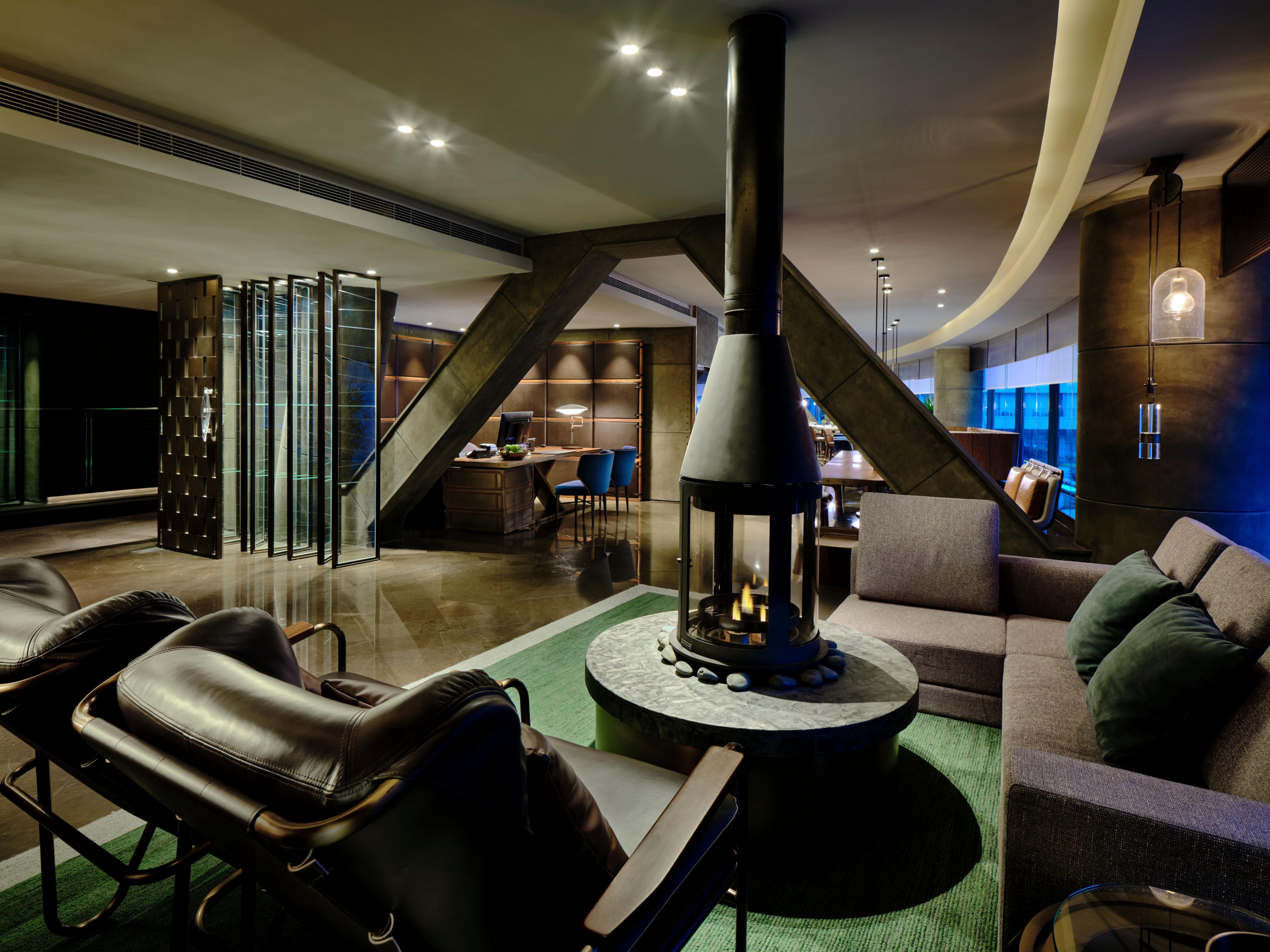 Club Floor Lounge