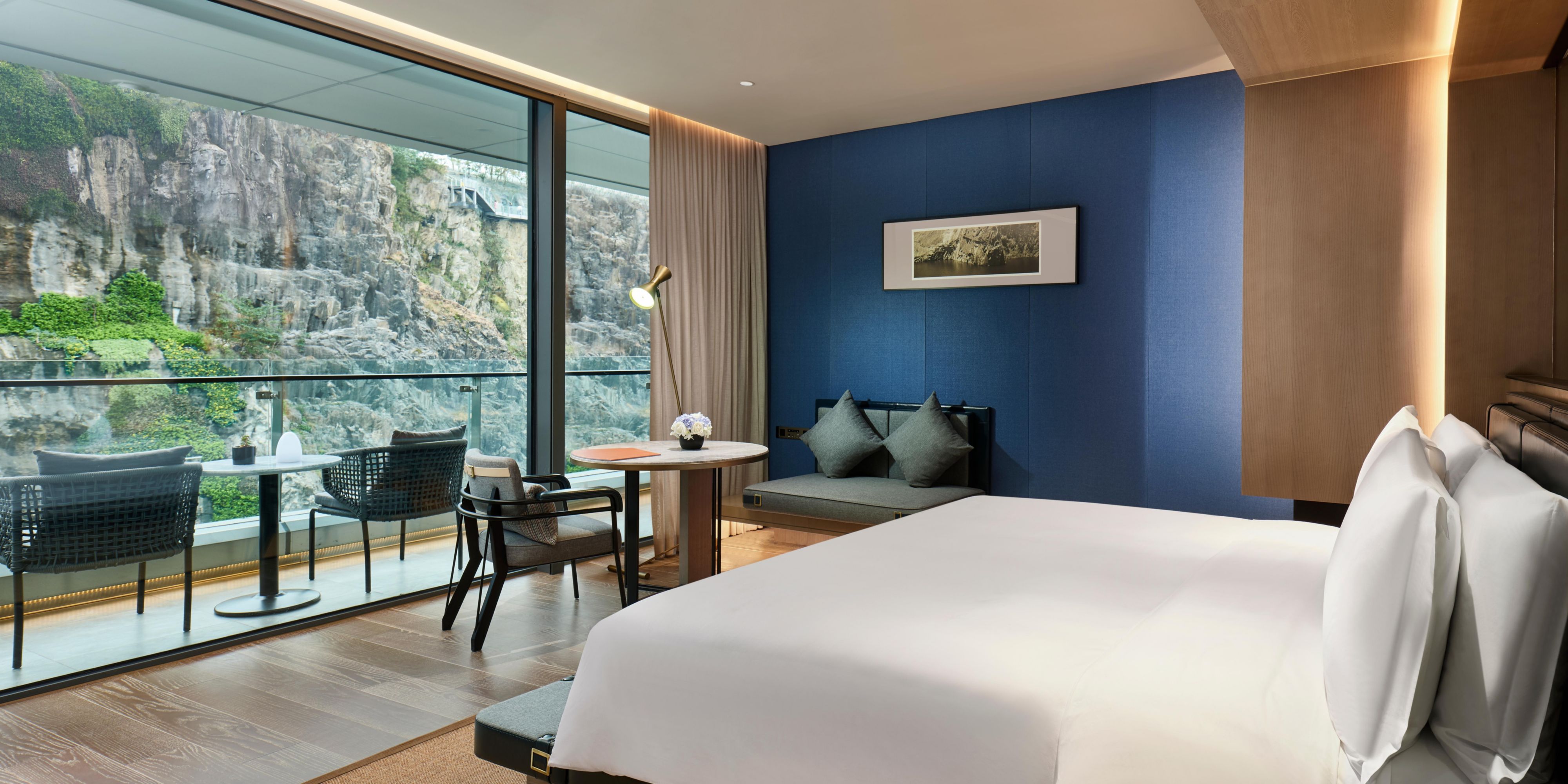 InterContinental 1 King Bed Deluxe Room Sapphire