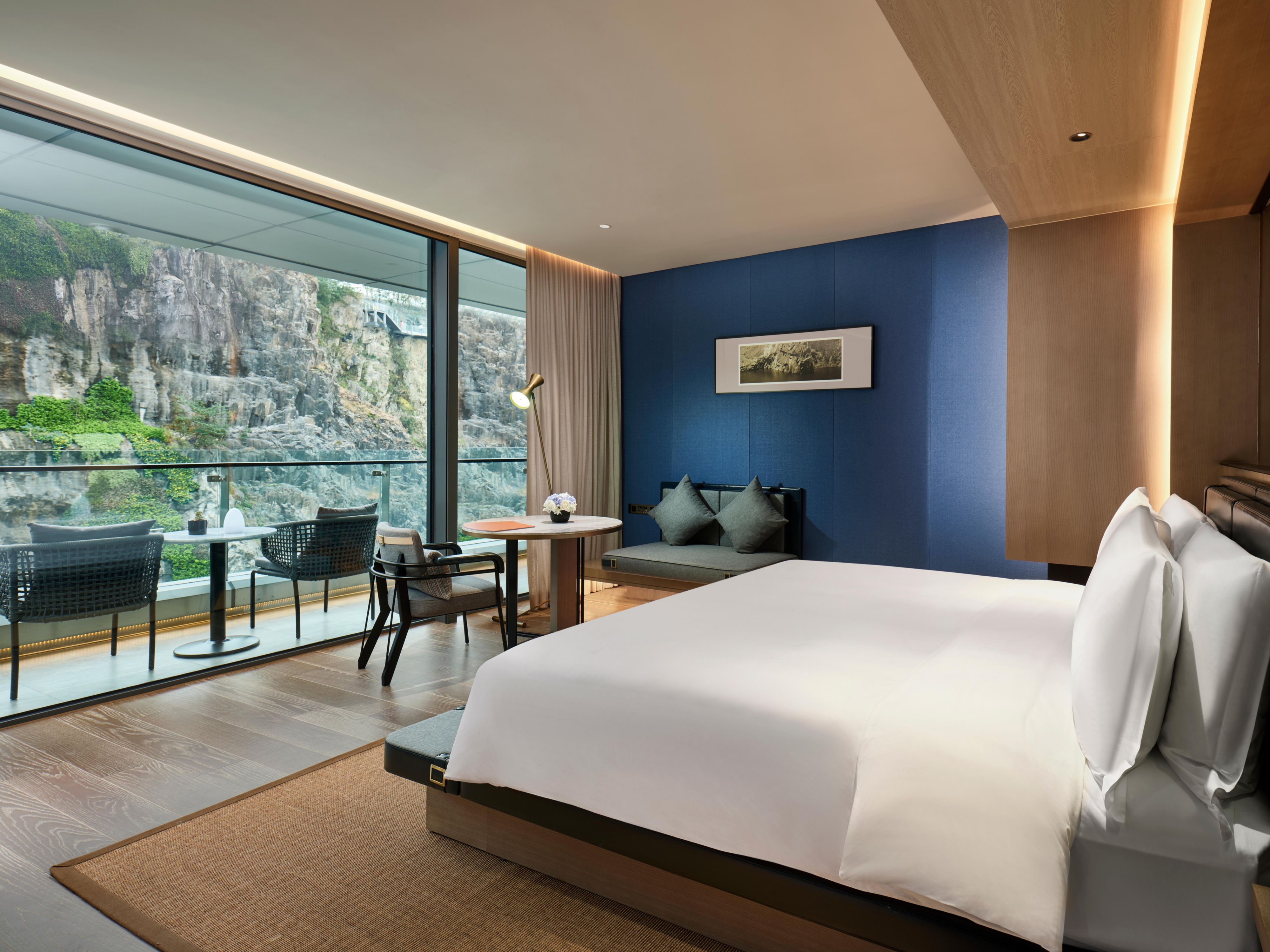 InterContinental 1 King Bed Deluxe Room Sapphire