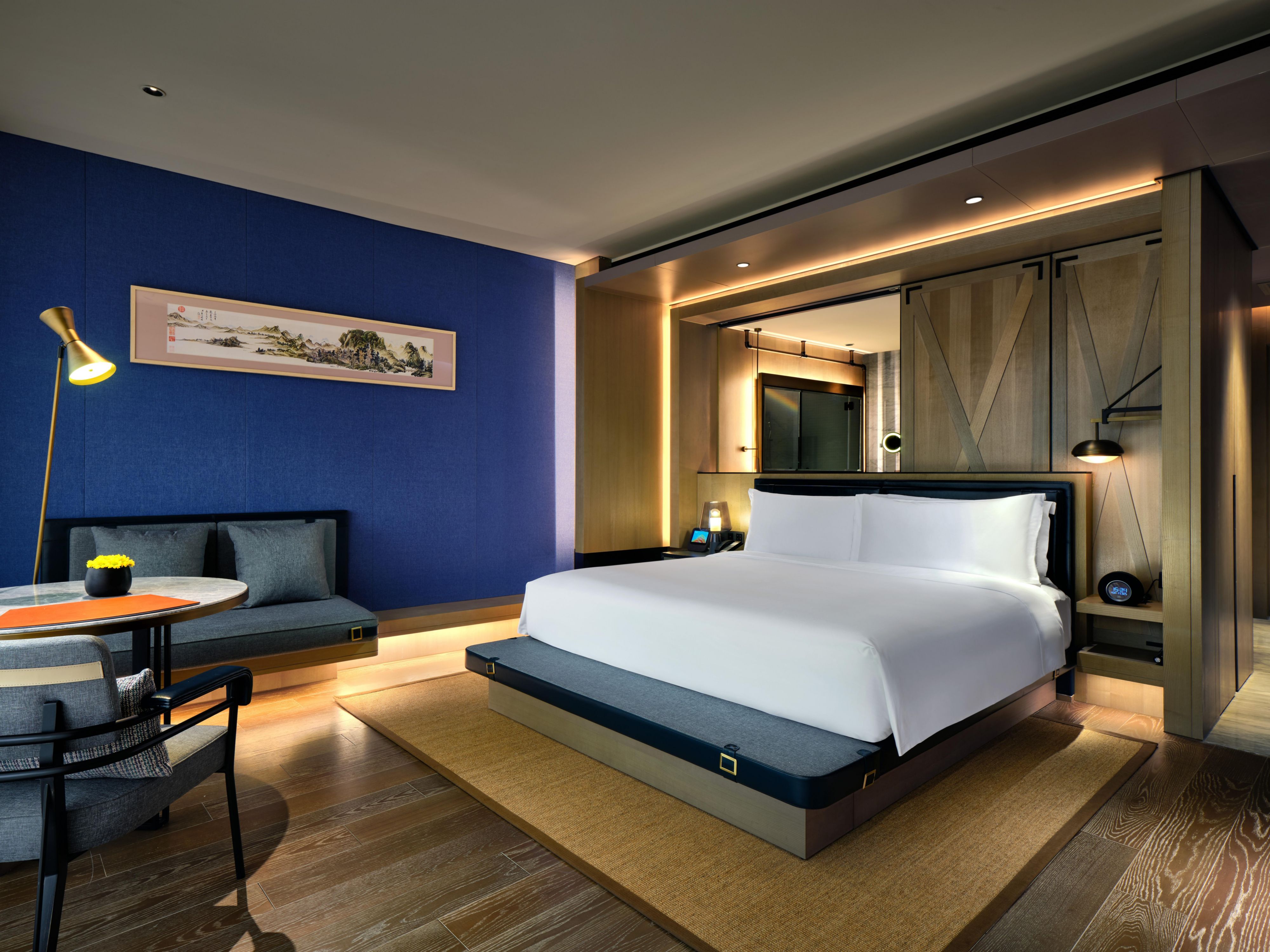 Club InterContinental 1 King Bed Room Sapphire