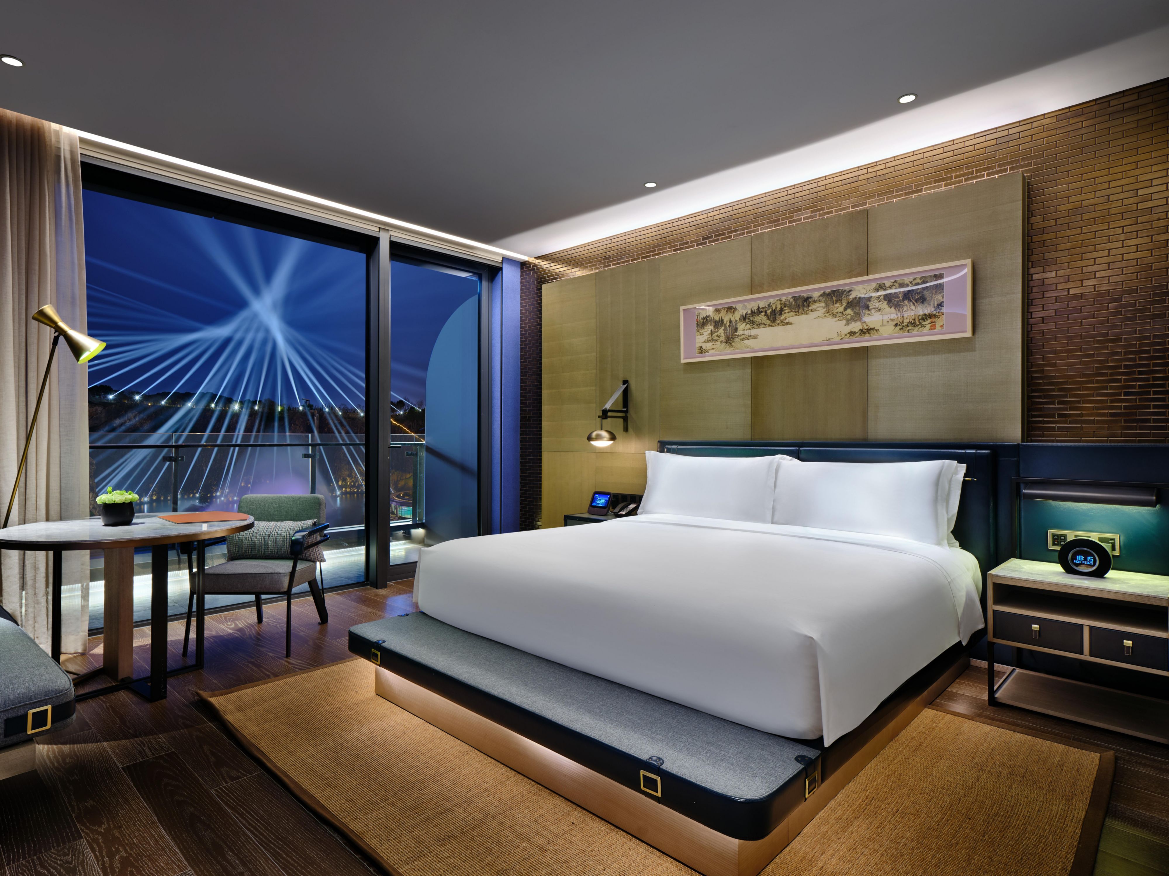 Club InterContinental 1 King Bed Room Ruby