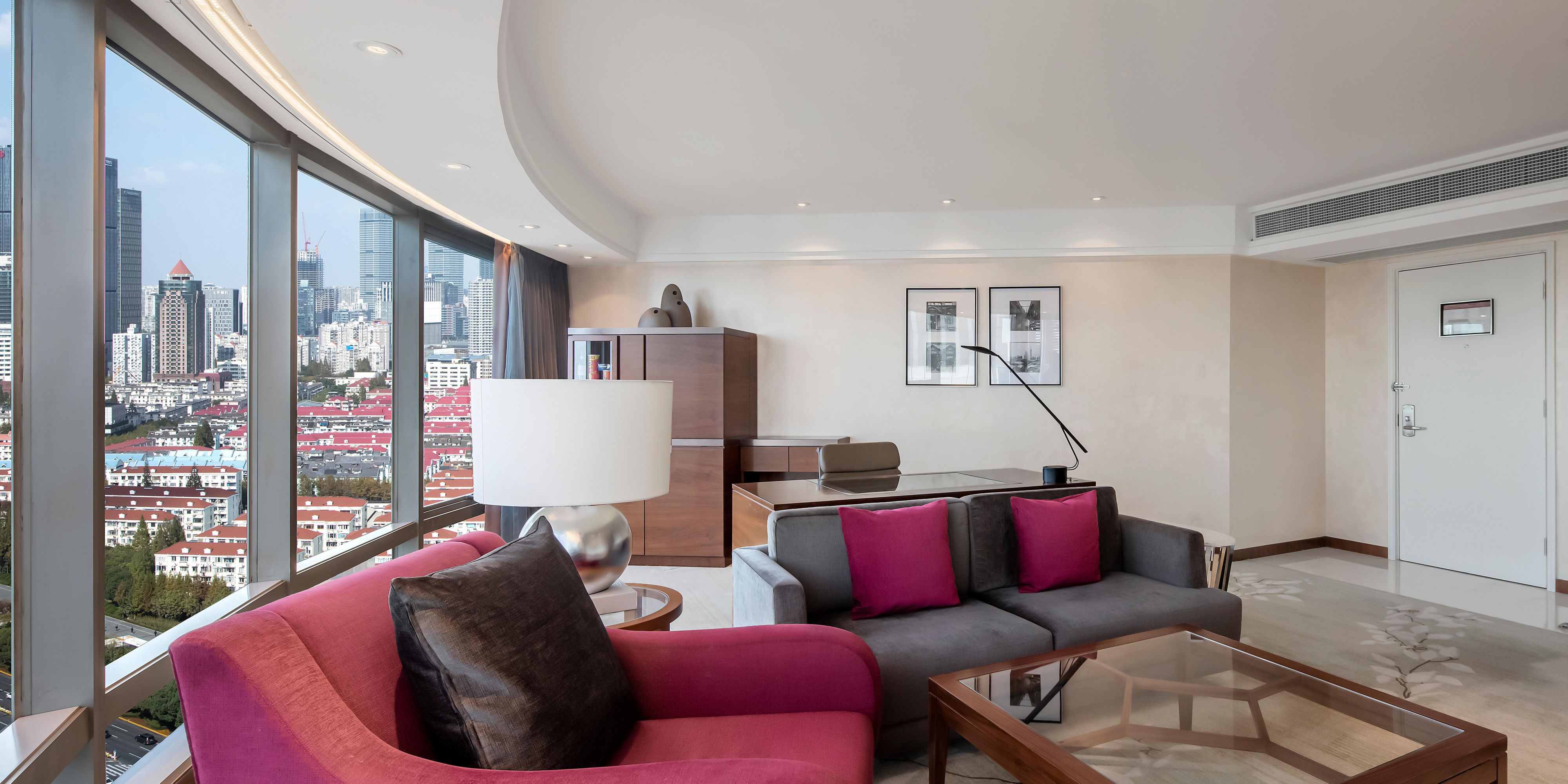 Diplomatic Suite 