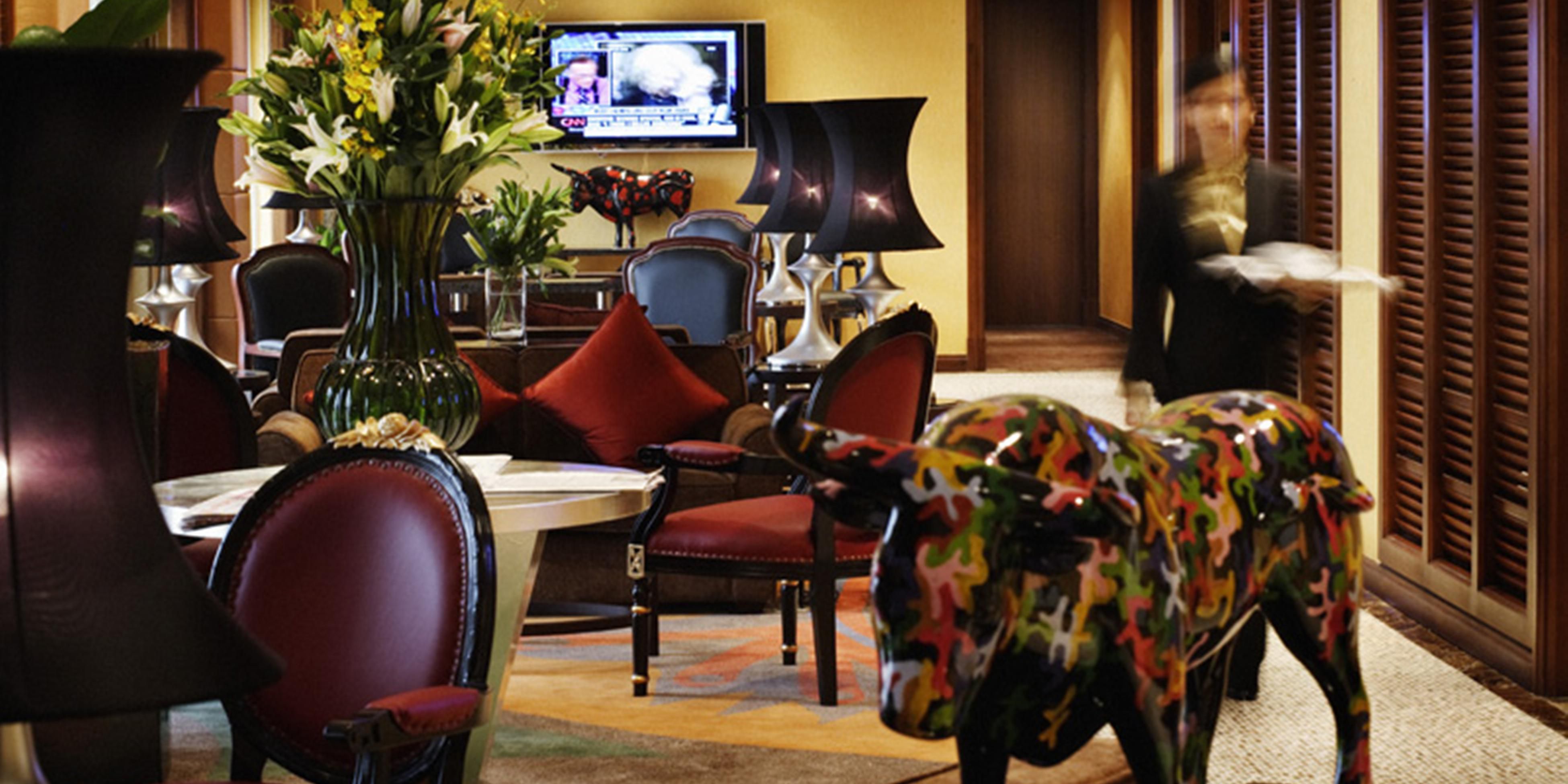 Guests staying on the InterContinental Club floors receive complimentary access to the InterContinental Club Lounge on the 7th floor, where guests are assured of highly personalized attention and service.Club InterContinental guests may enjoy complimentary breakfast,afternoon tea, cocktail hour and late-night snacks.