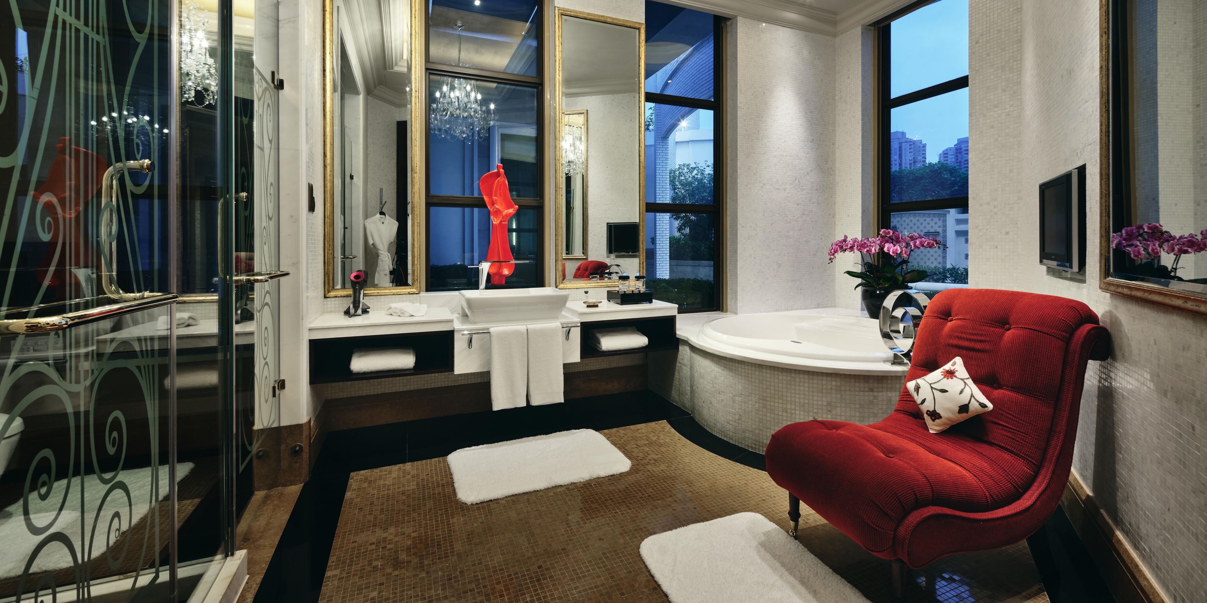 Presidential suite bathroom