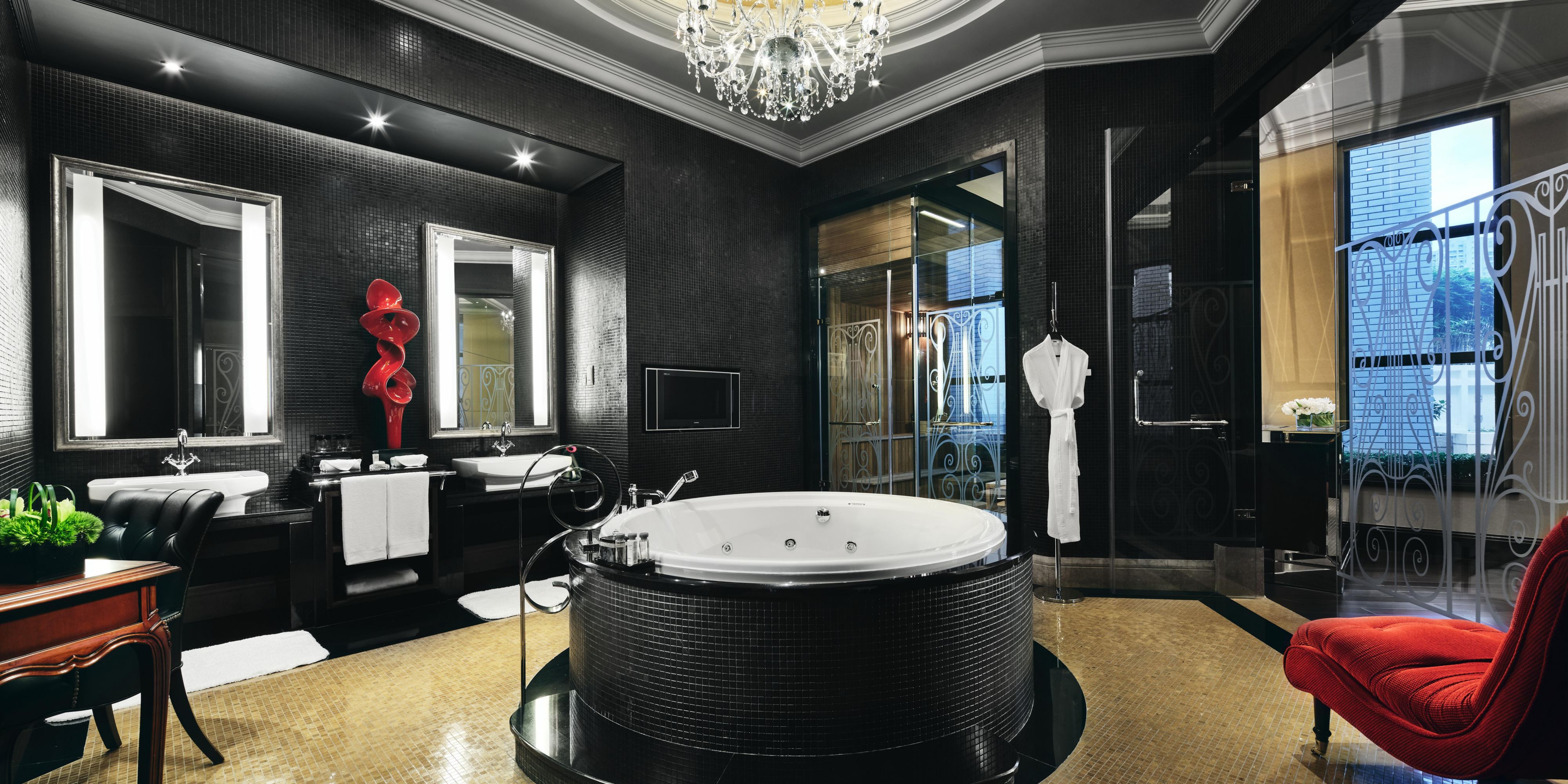 Bathroom with Jacuzzi bath