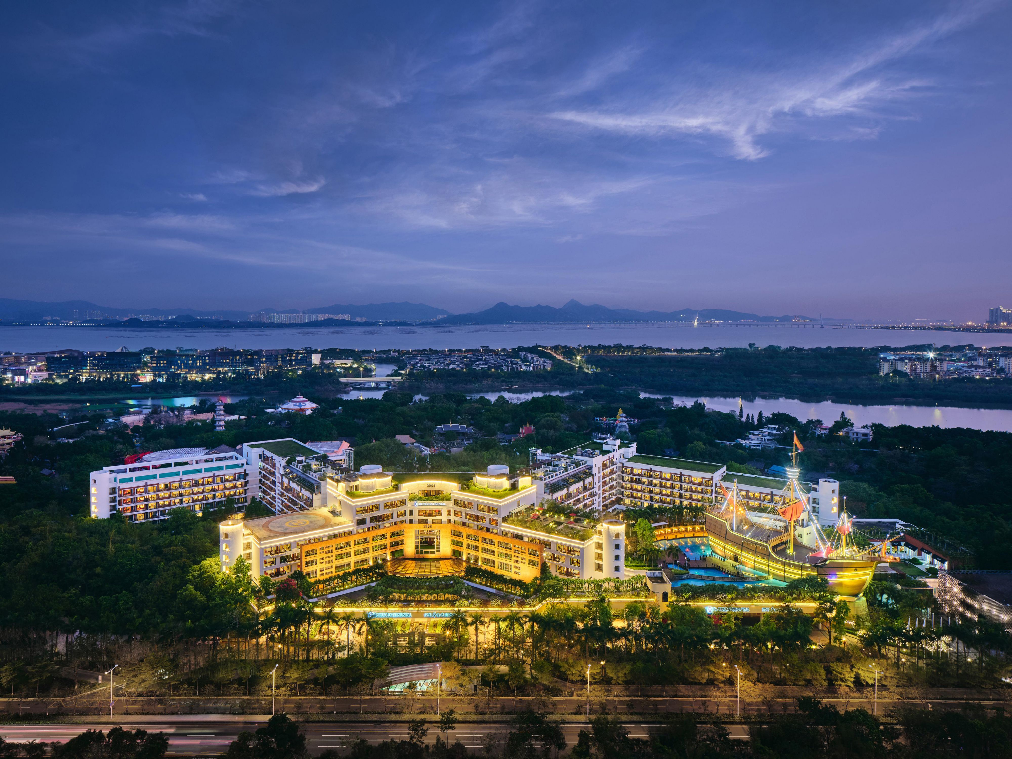 Hotel located in Nanshan district and surrounded by 3 theme parks
