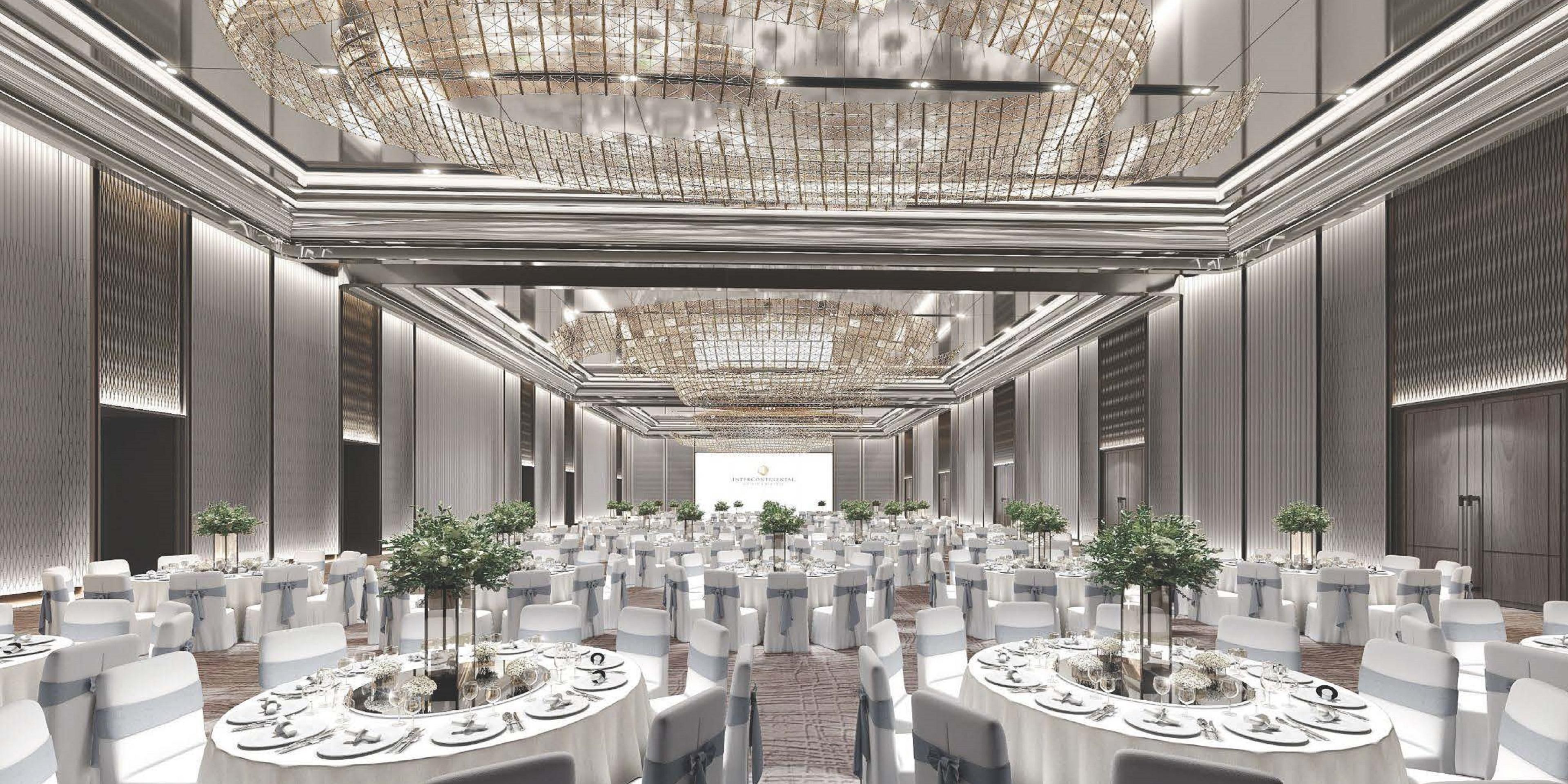 1,200-square-meter Aden Ballroom located on the second floors, which can be entered by car, has a ceiling height of nine meters and a pillarless design. It can accommodate 60 banquet tables or 1,200 meeting-style attendees. The entire ballroom space can be flexibly divided into three separate banquet areas to meet various needs.
