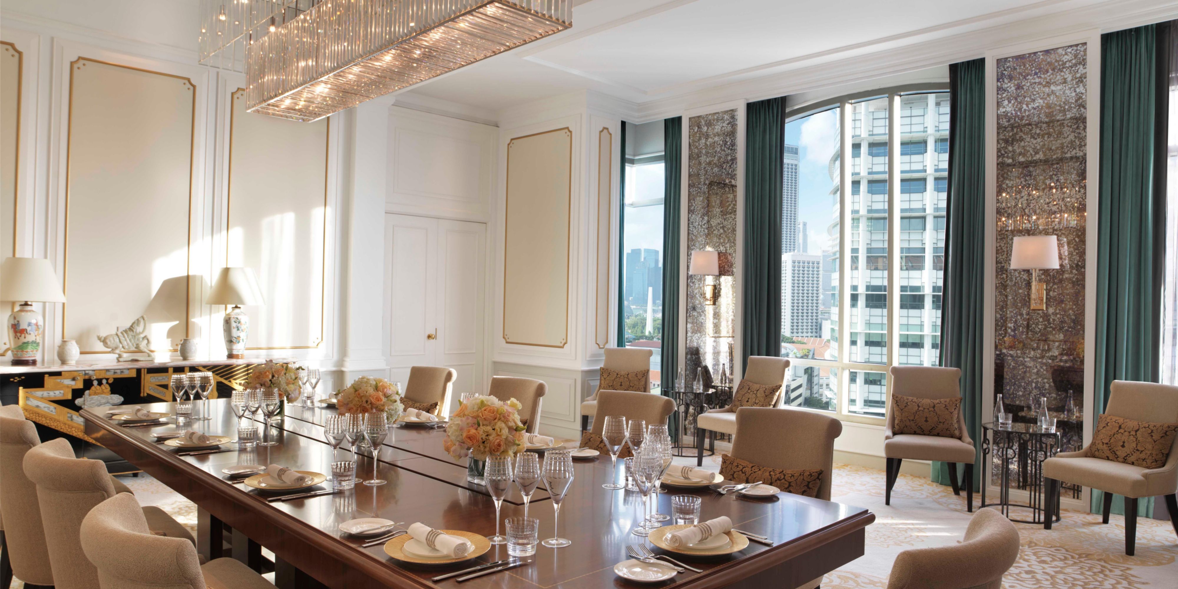 Delight in state-of-the-art facilities and elegantly appointed venues with natural daylight at InterContinental Singapore, one of Asia's top choices for meeting planners. Select from over 1,000sqm of flexible meeting space from the pillarless Grand Ballroom to the exclusive Presidential Suite,