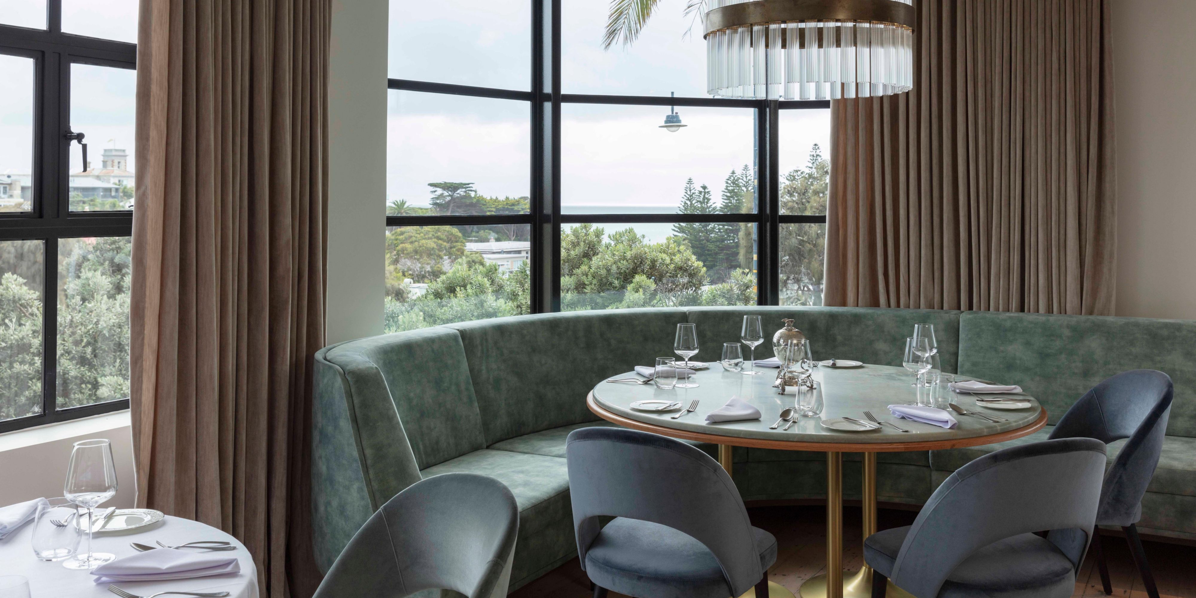 Experience elevated dining with ocean views, à la carte meals in vibrant, sun-lit spaces, laid-back al fresco feasts, and delicious wood-fired pizzas. A local icon since 1875, the hotel and its five distinct dining options are inspired by its coastal destination and Mediterranean charm. 