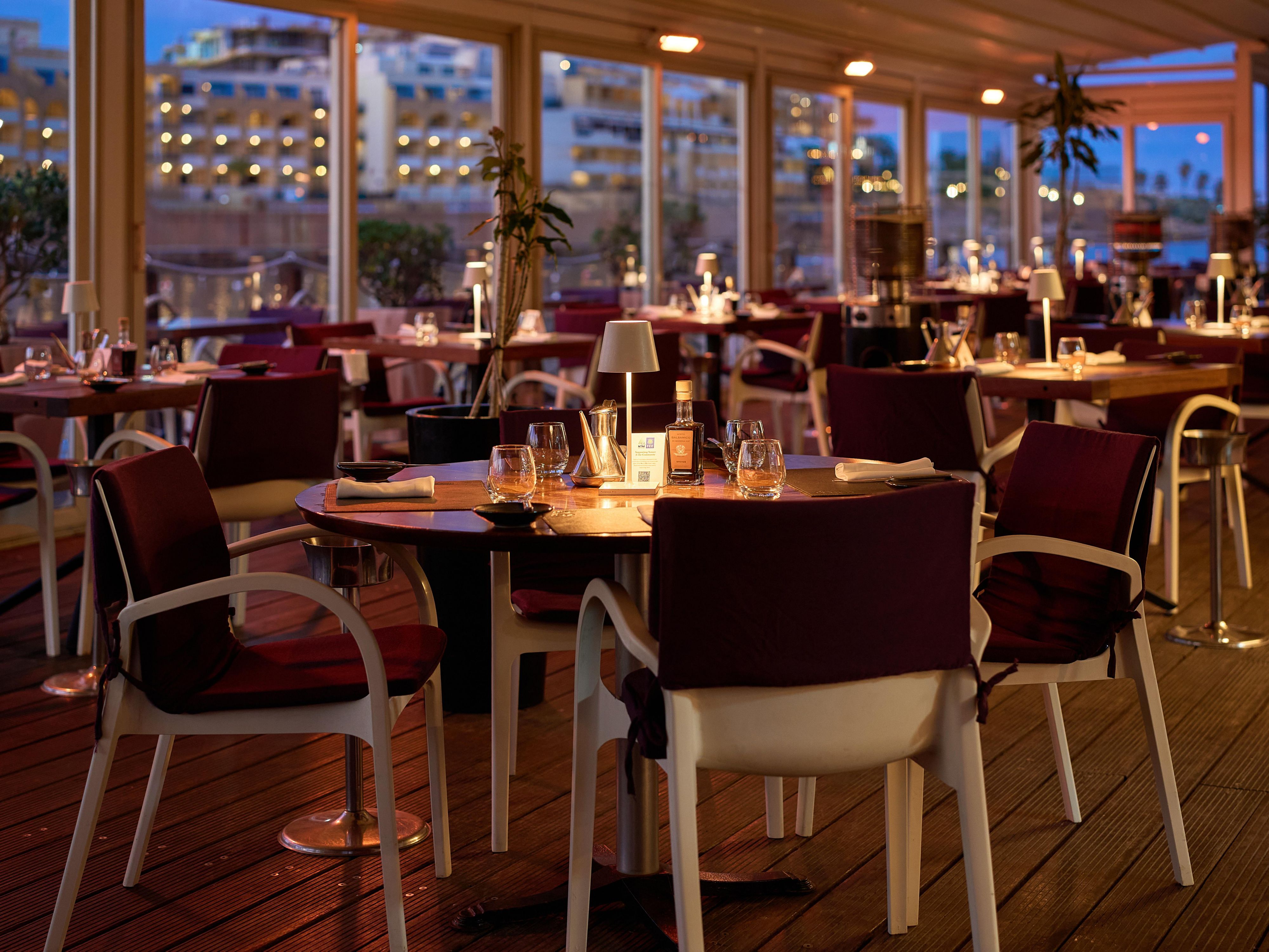 Paranga Restaurant by the water's edge