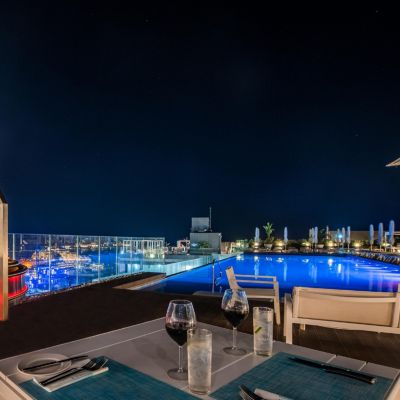 Intimate Dinner Settings at SKYBEACH on Level 19